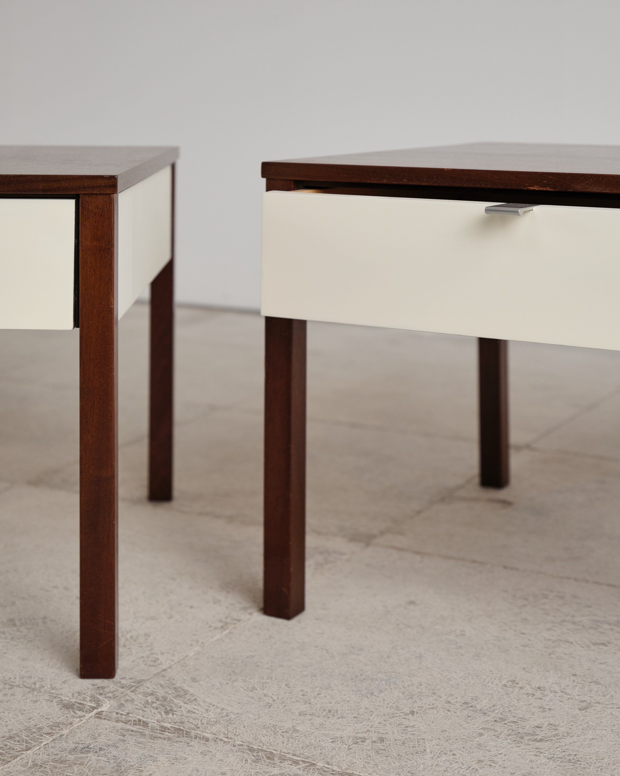 florence-knoll-international-bedside-table-nightstand-mid-century-modern-furniture-mucmodern-22.jpg
