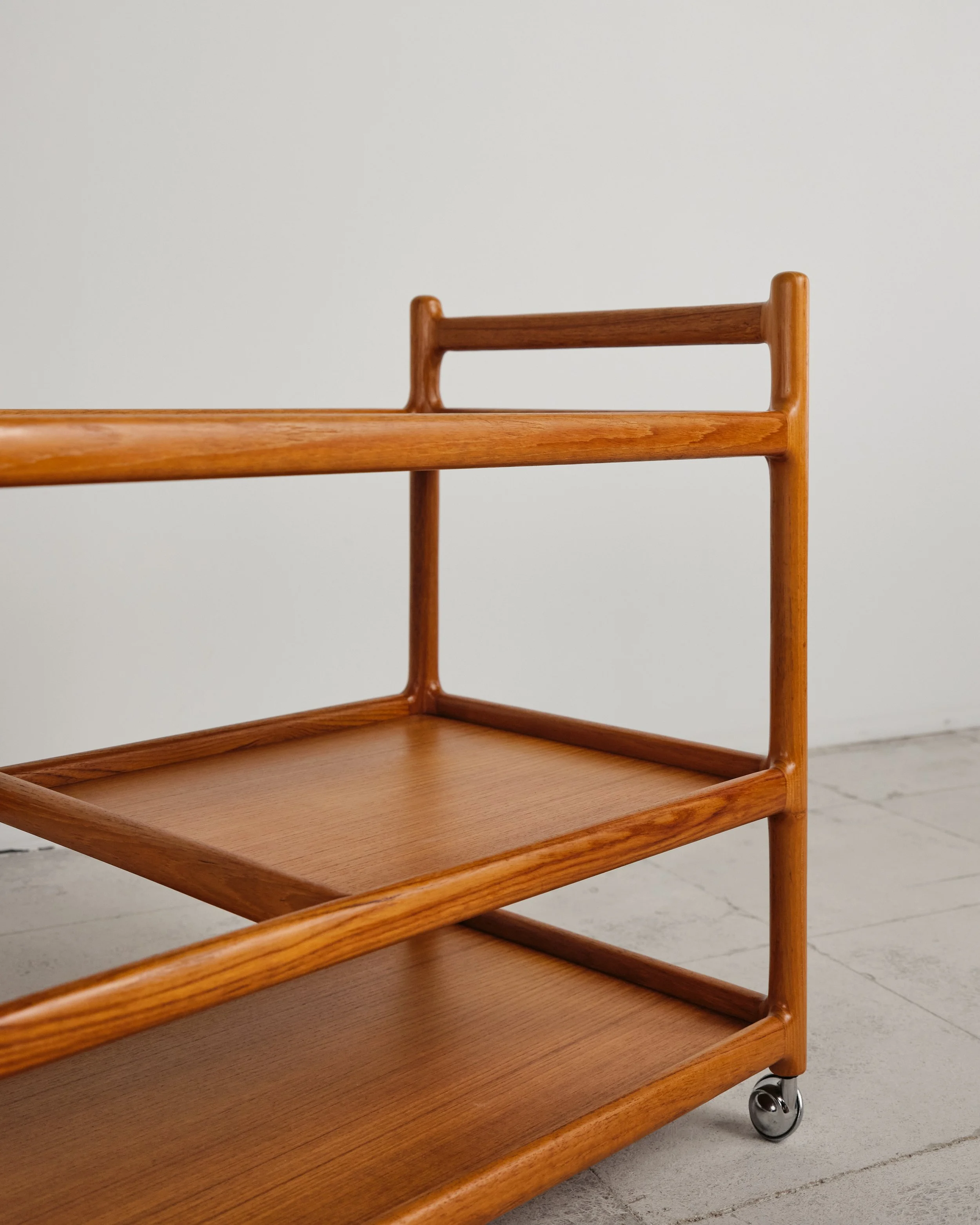 bar-cart-trolley-Johannes-andersen-silkeborg-mid-century-modern-furniture-mucmodern-15.jpg