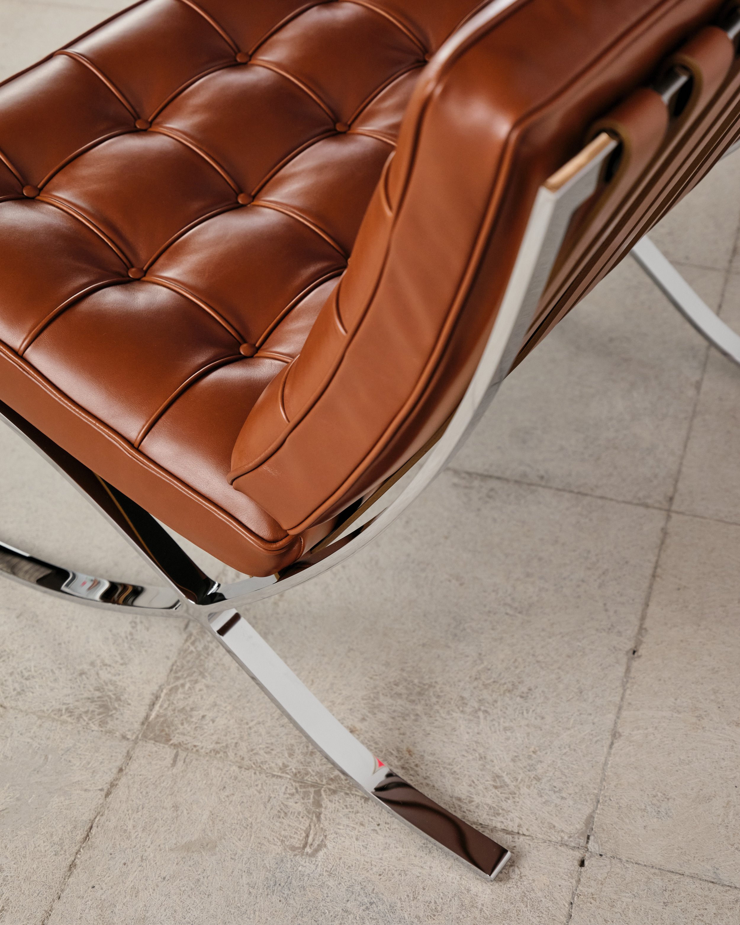 barcelona-chair-lounge-mies-van-der-rohe-knoll-international-bauhaus-mucmodern-33.jpg