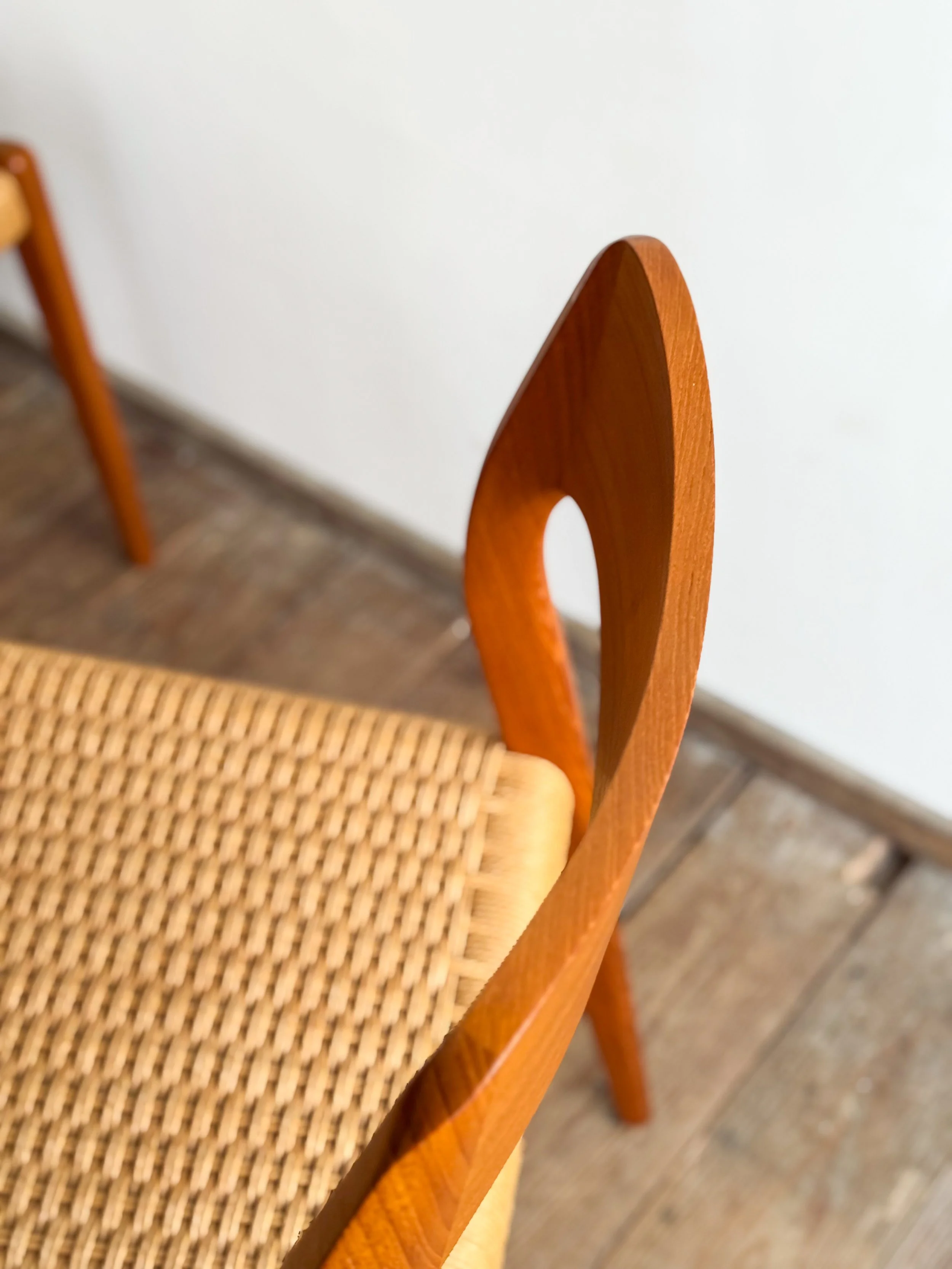 niels-moller-chairs-71-mid-century-modern-furniture-mucmodern-12.jpg