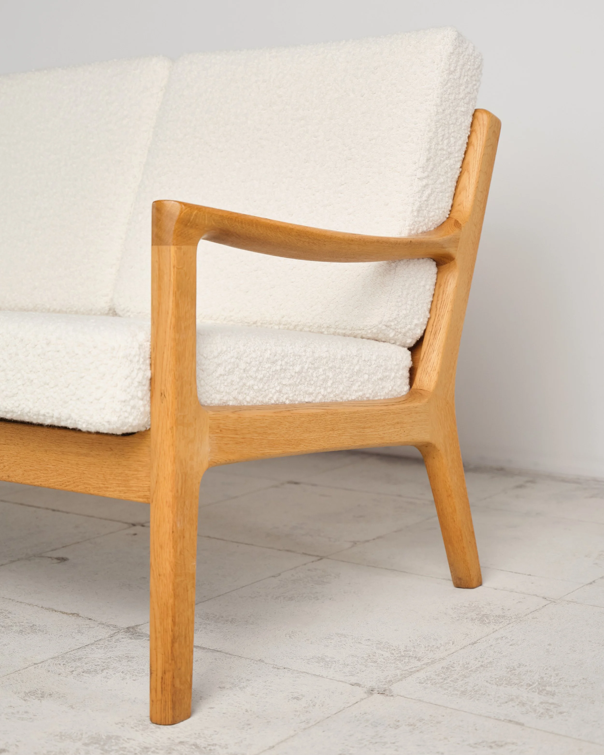 ole-wanscher-sofa-oak-eiche-white-mid-century-modern-furniture-mucmodern-14.jpg