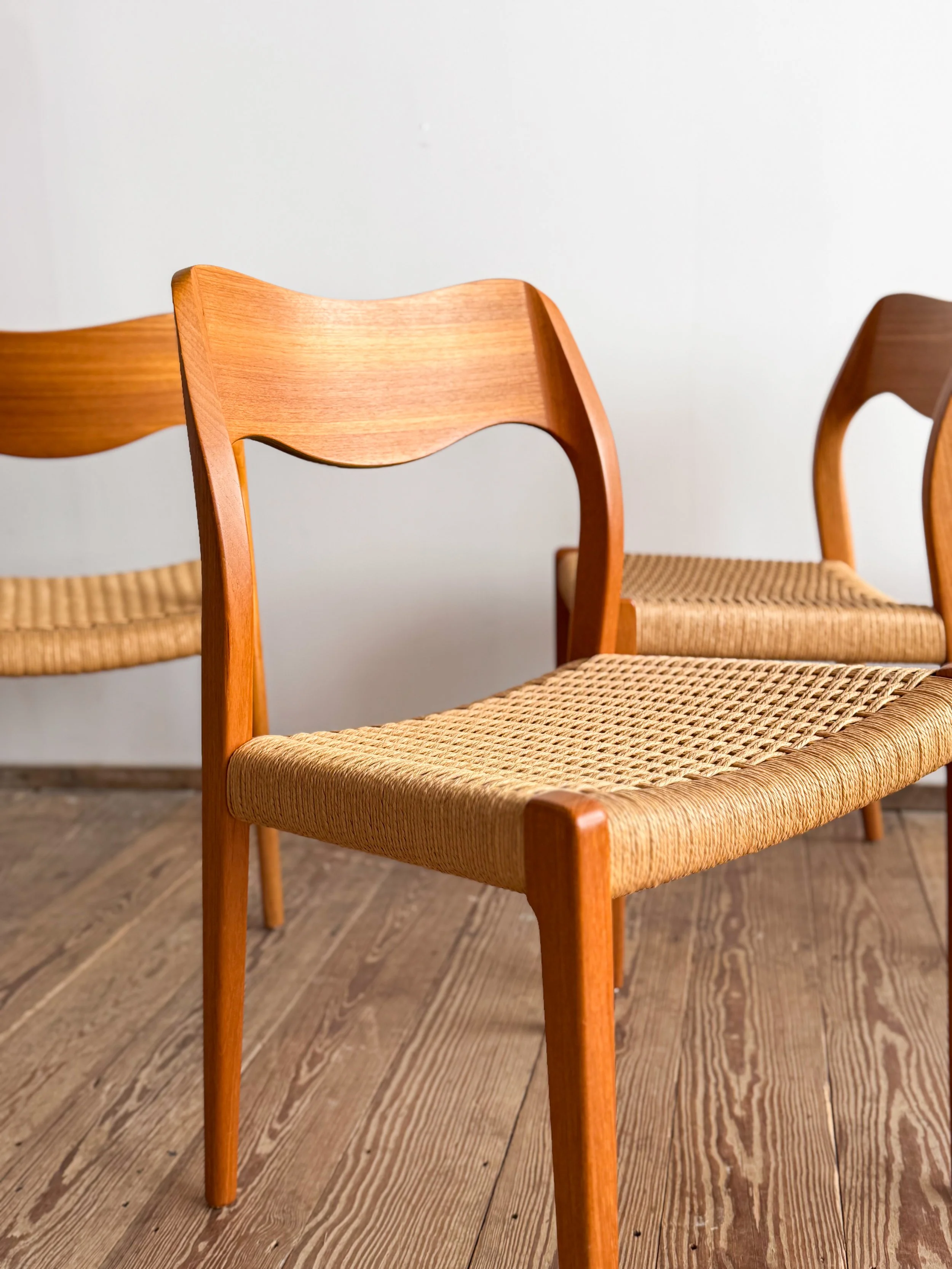 niels-moller-chairs-71-mid-century-modern-furniture-mucmodern-4.jpg