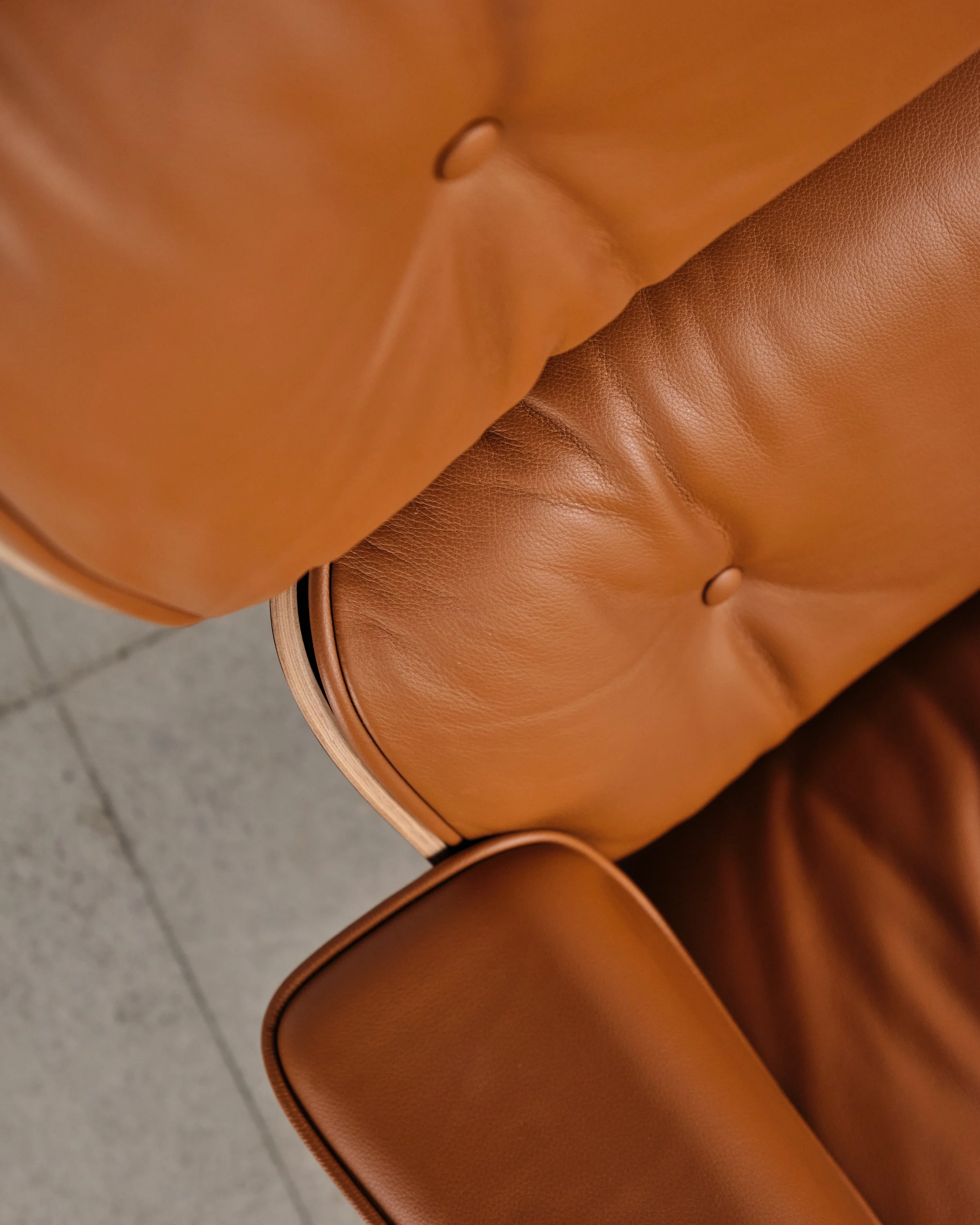 eames-lounge-chair-ottoman-rosewood-palisander-vitra-mid-century-modern-furniture-mucmodern-23.jpg