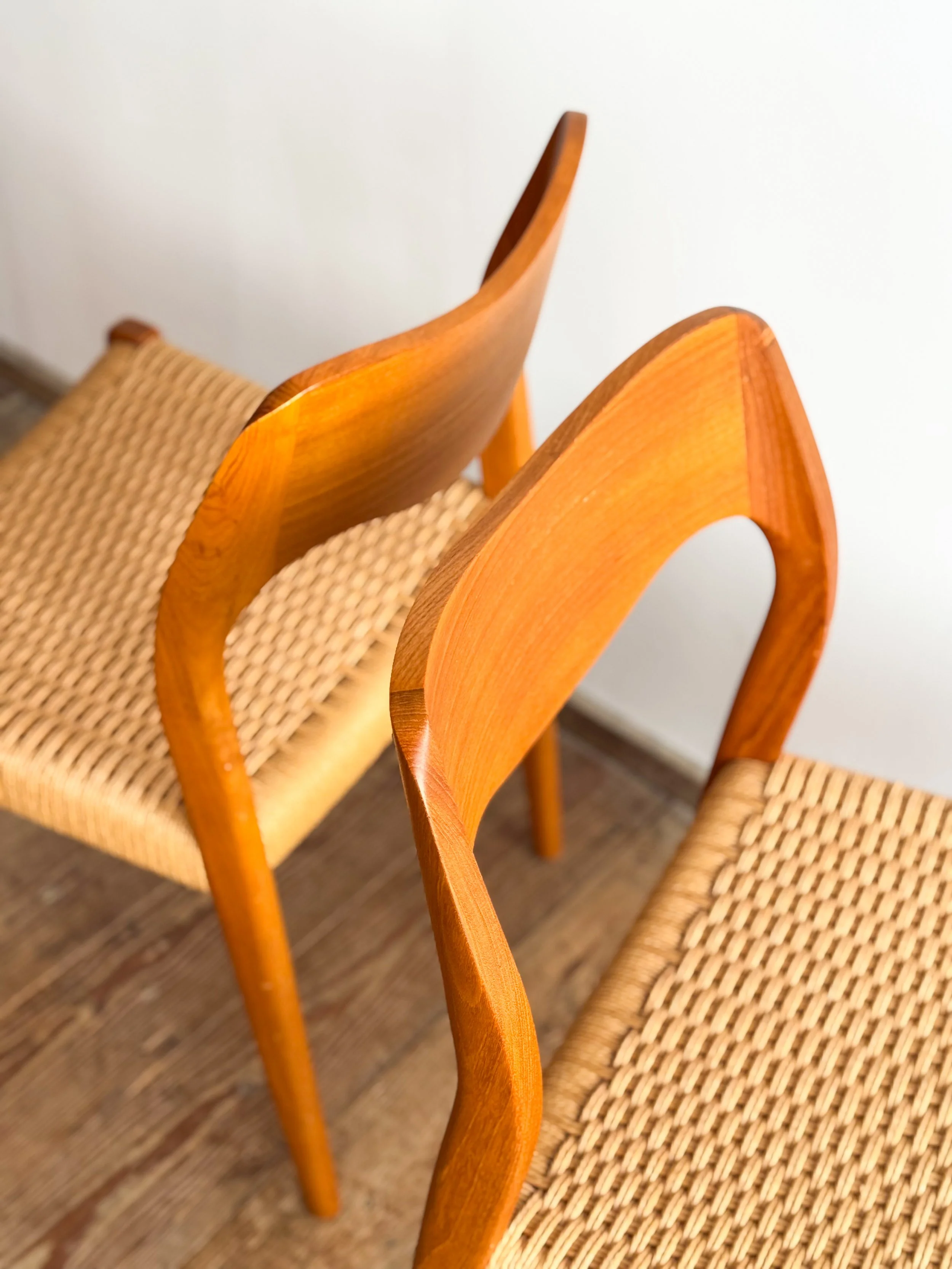 niels-moller-chairs-71-mid-century-modern-furniture-mucmodern-13.jpg