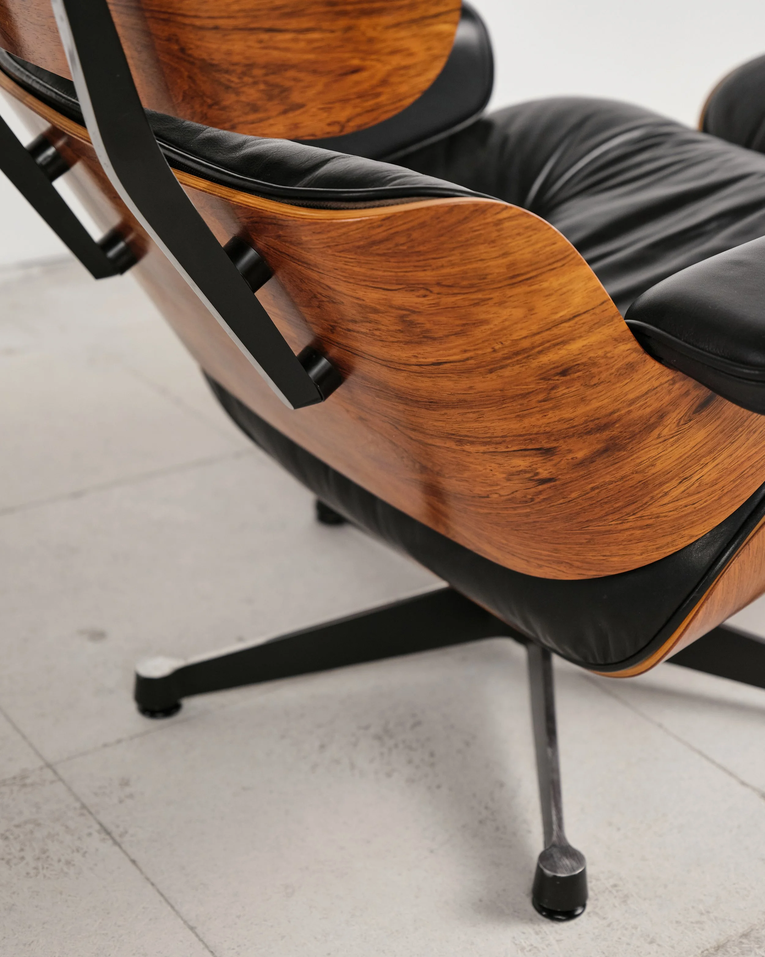 eames-lounge-chair-rosewood-palisander-vitra-herman-miller-mid-century-modern-furniture-mucmodern-18.jpg