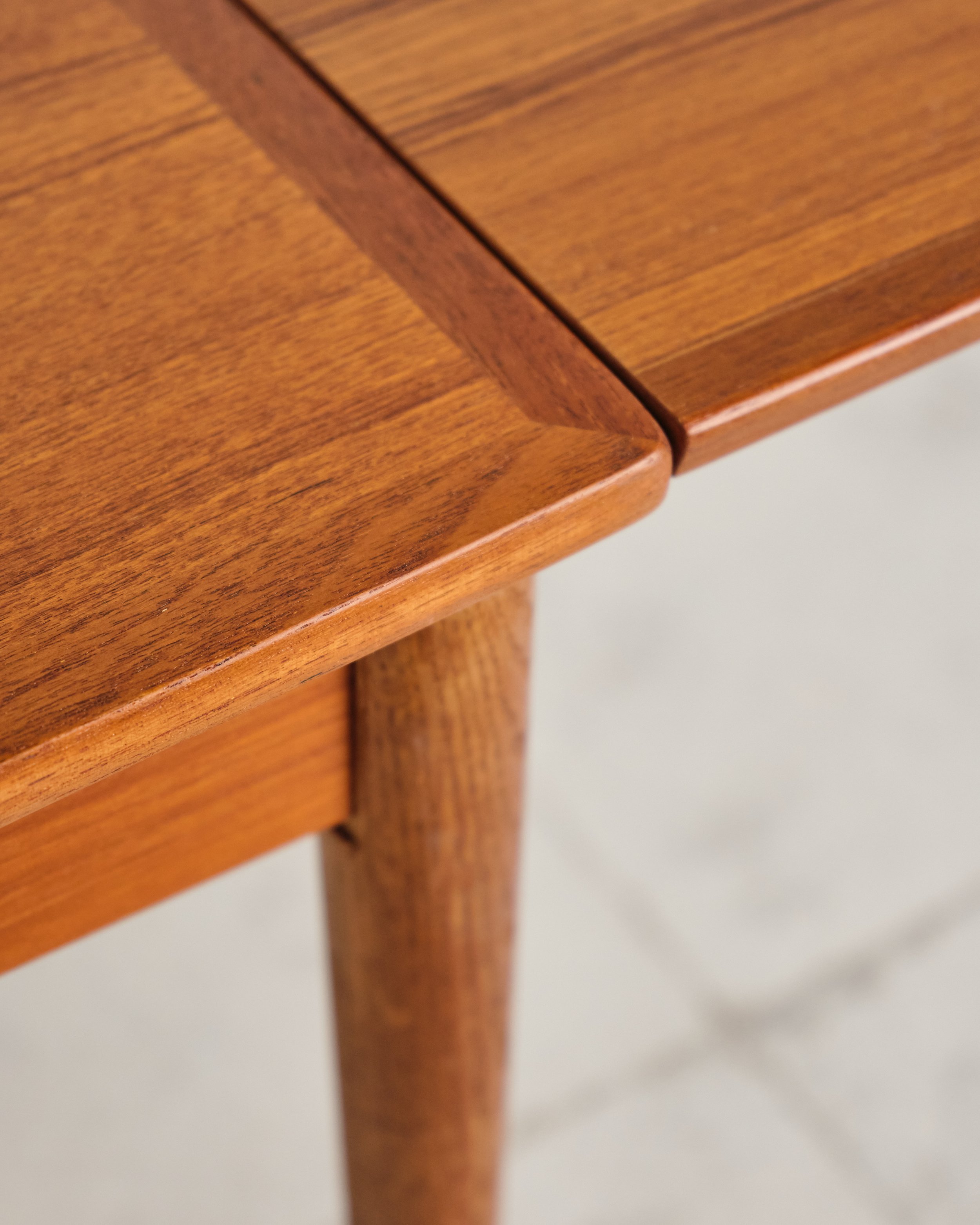 Tisch-table-poul-hundevad-mid-century-modern-furniture-mucmodern-10.jpg
