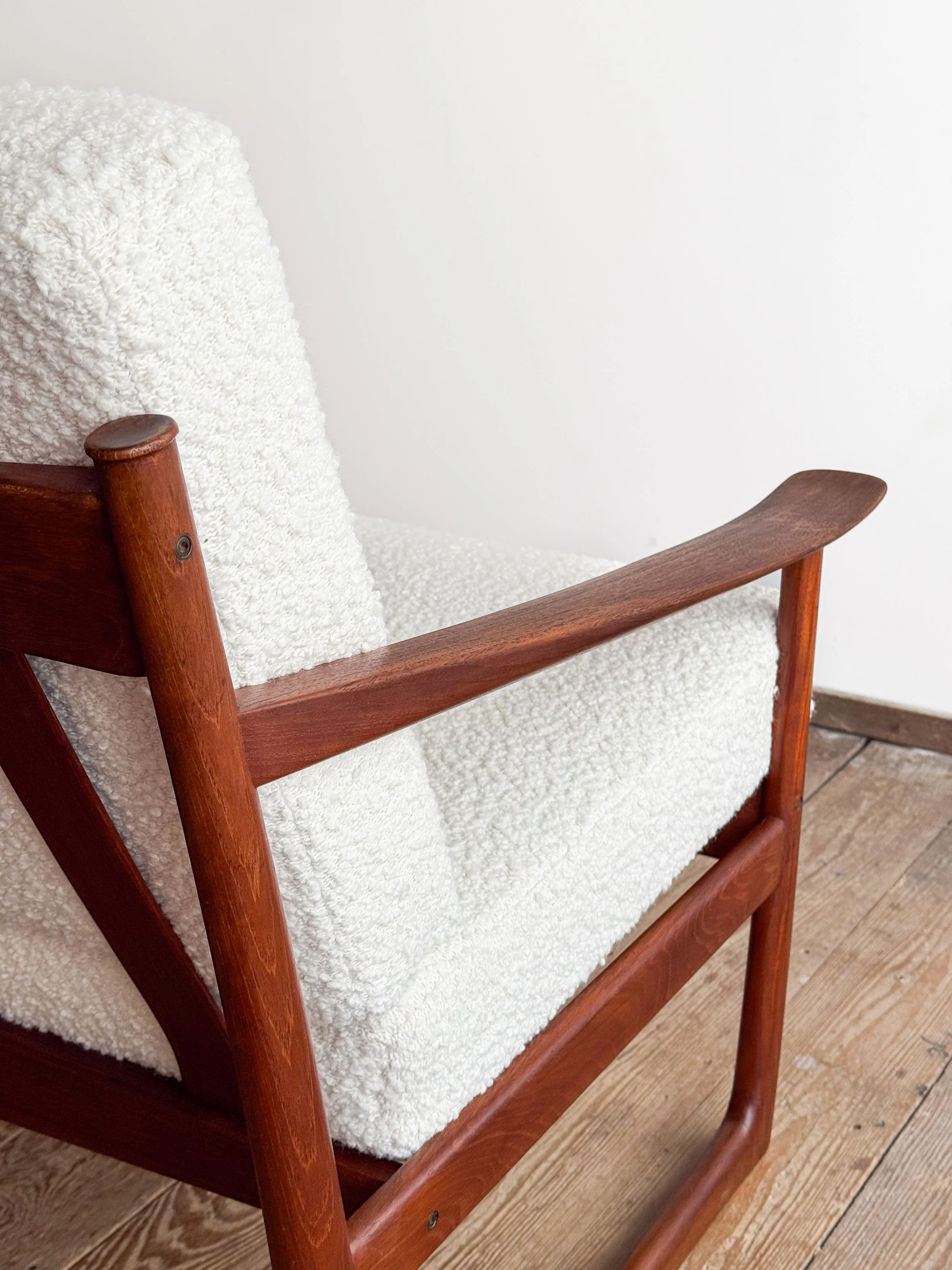 sofa-peter-hvidt-fd130-teak-mid-century-modern-furniture-mucmodern-16.jpg
