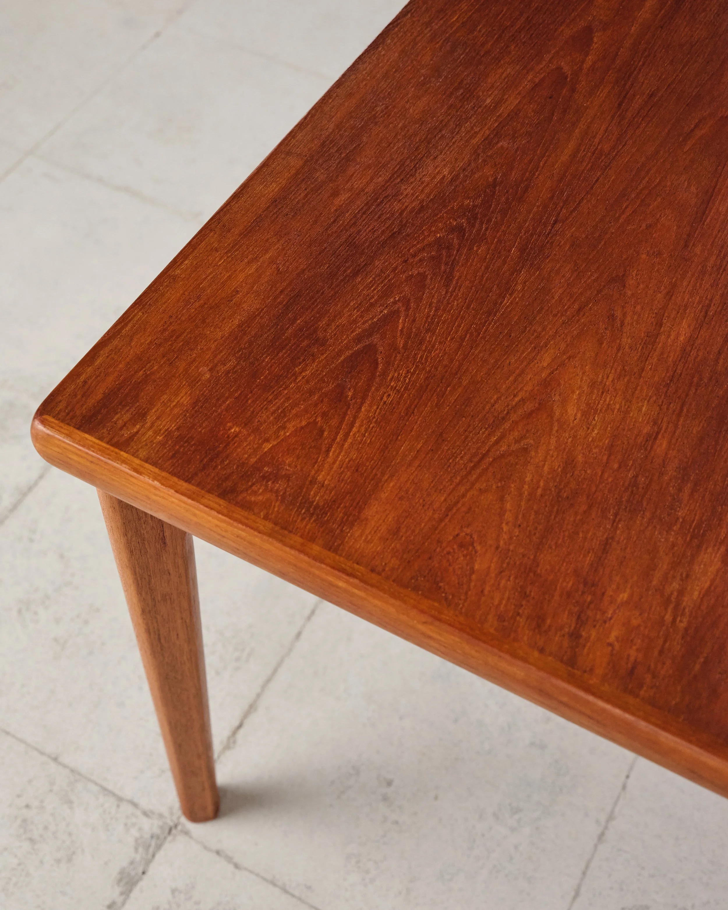 Tisch-table-henning-kjaernulf-mid-century-modern-furniture-mucmodern-15.jpg