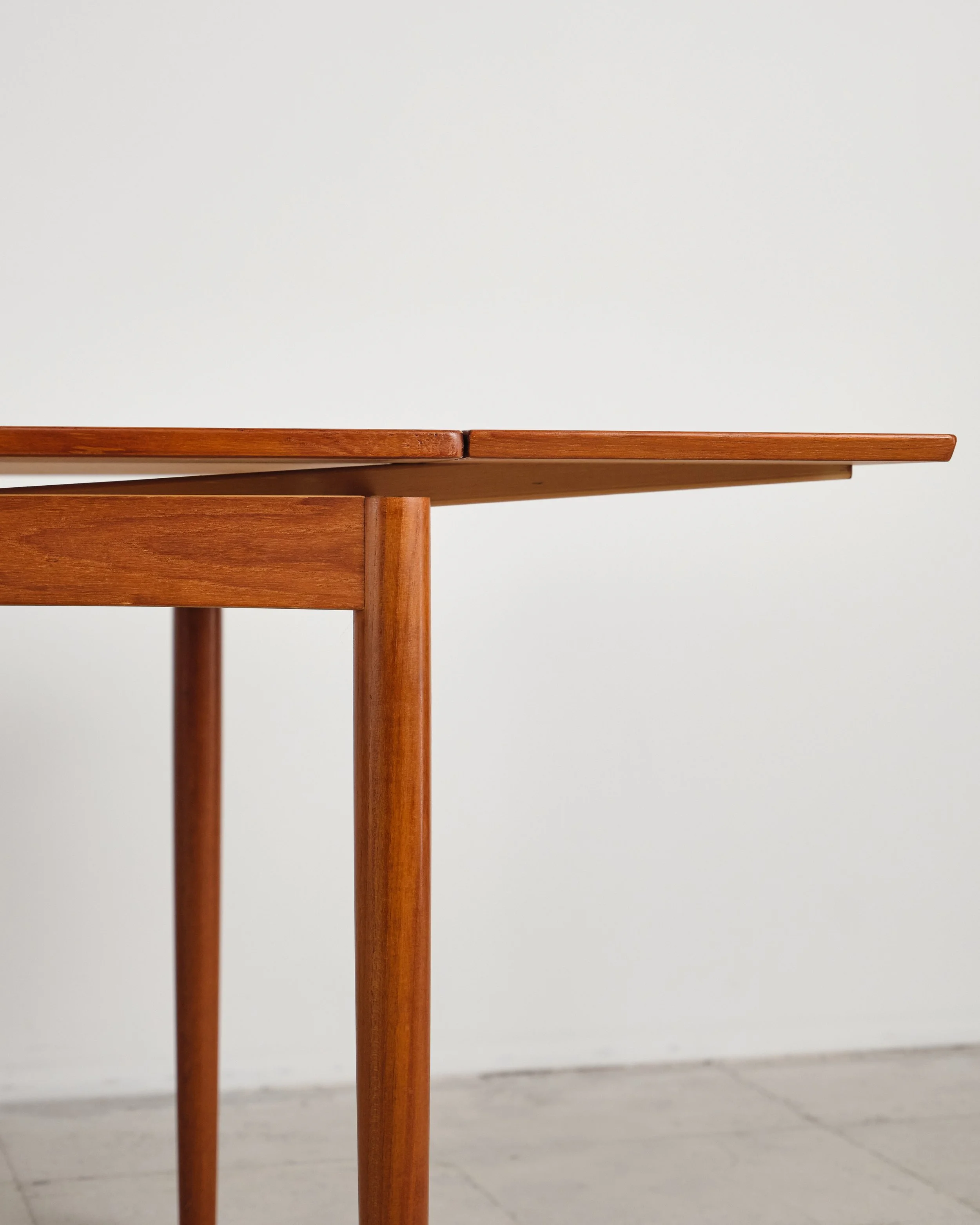 teak-esstisch-tisch-dining-table-teak-hundevad-mid-century-modern-furniture-mucmodern-21.jpg