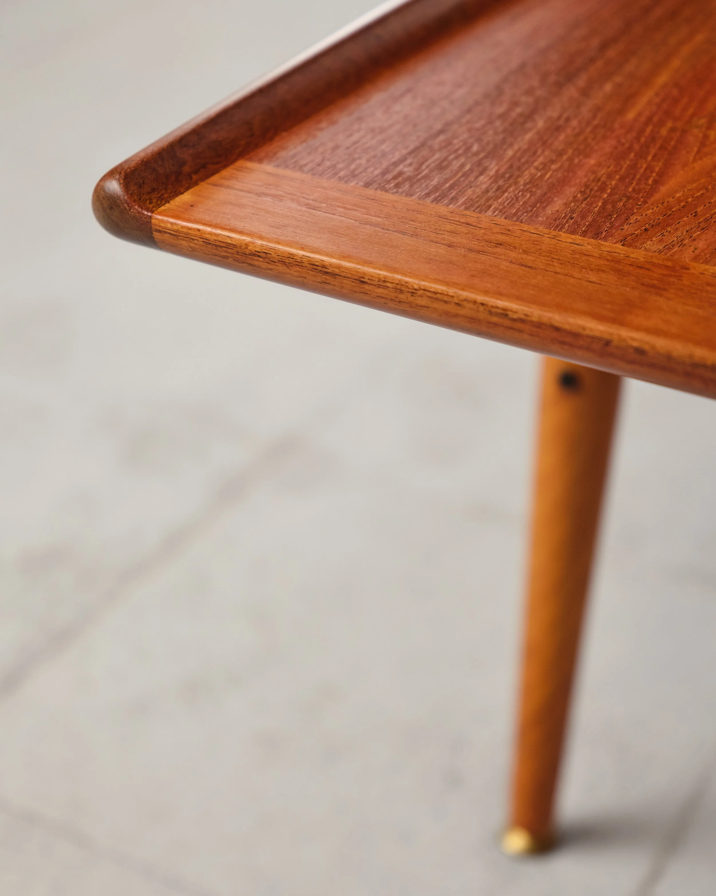 sofatisch-coffee-table-grete-jalk-mid-century-modern-furniture-mucmodern-9.jpg