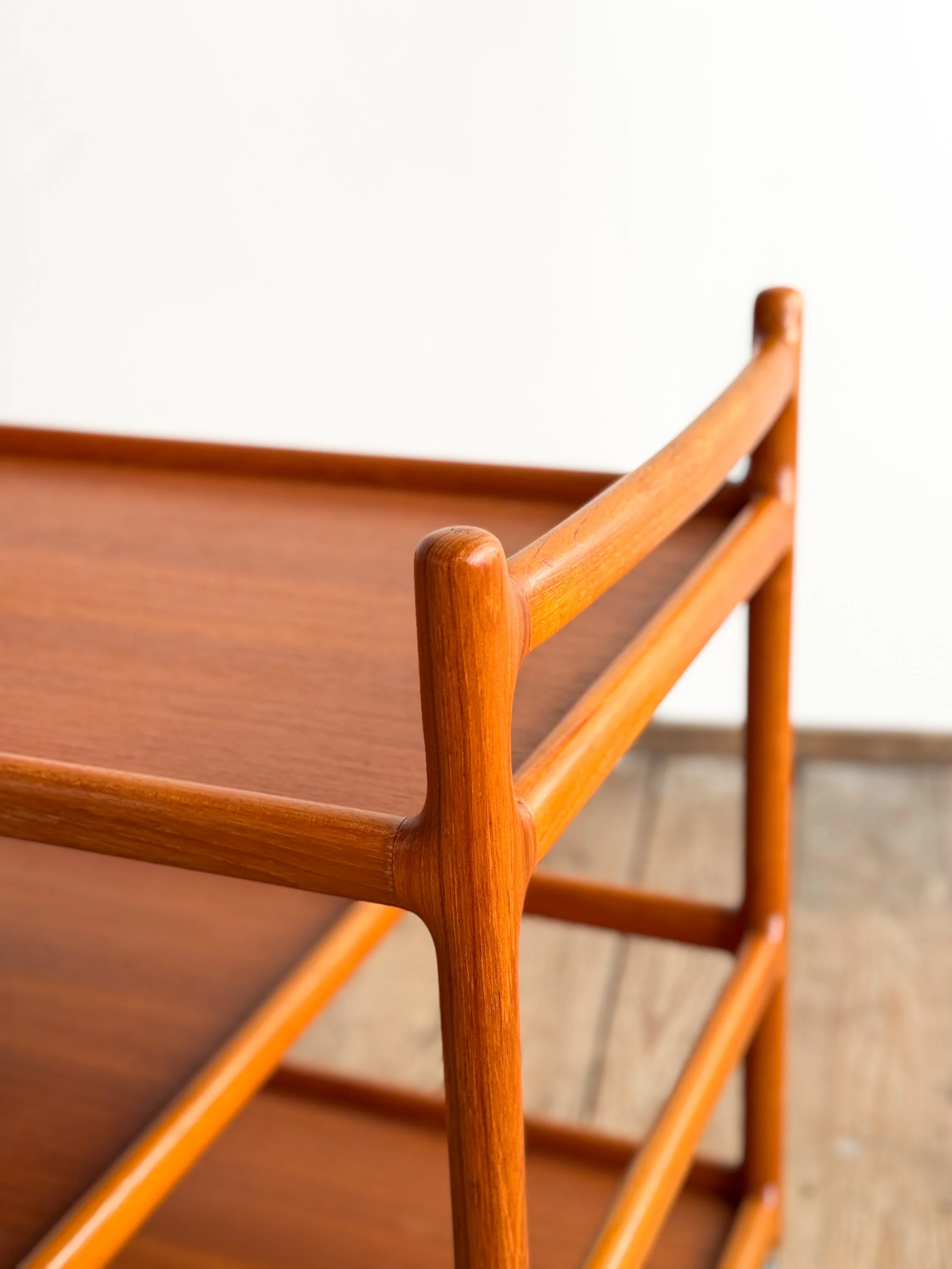 johannes-andersen-servier-wagen-mid-century-modern-furniture-mucmodern-3.jpg