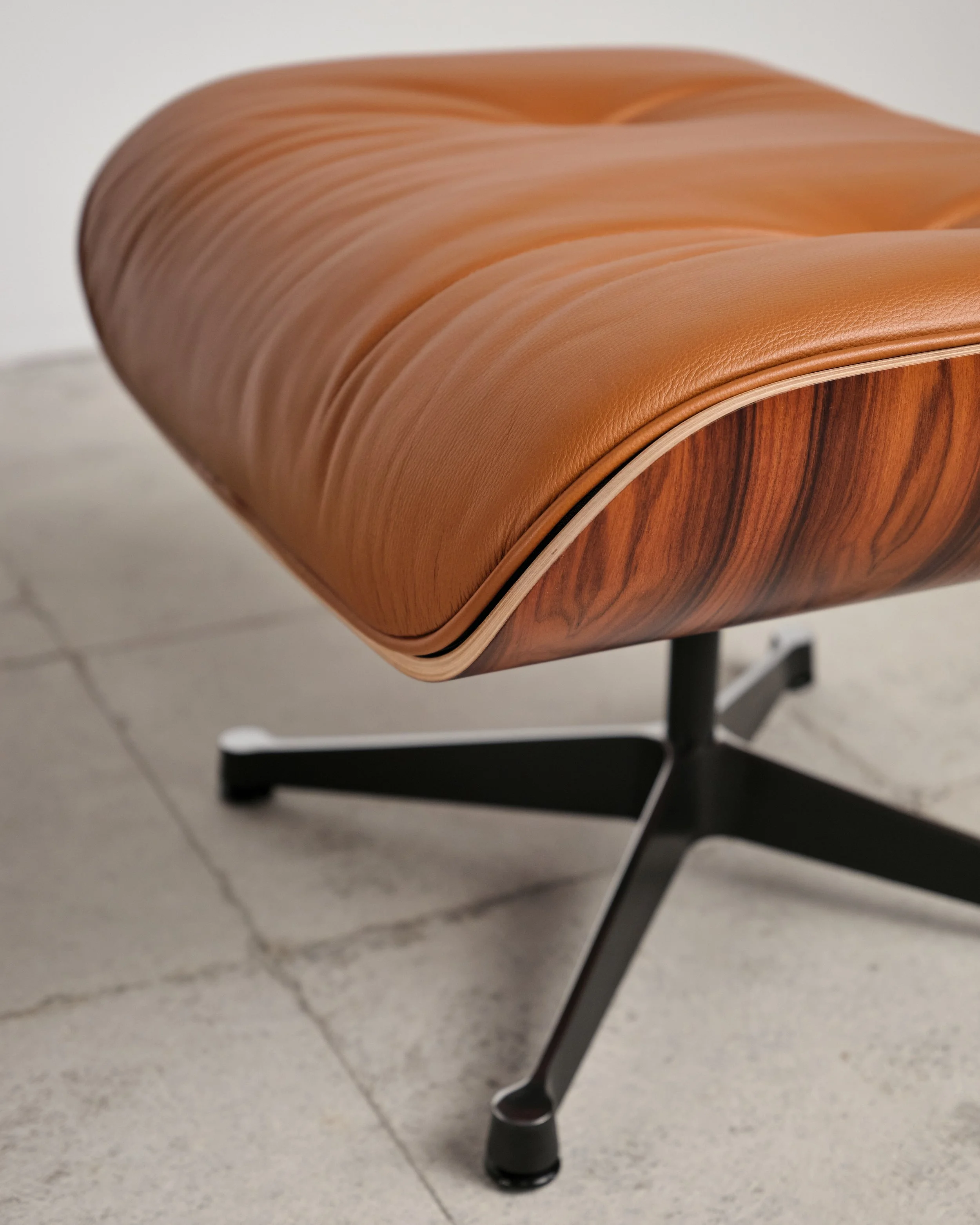 eames-lounge-chair-ottoman-rosewood-palisander-vitra-mid-century-modern-furniture-mucmodern-24.jpg
