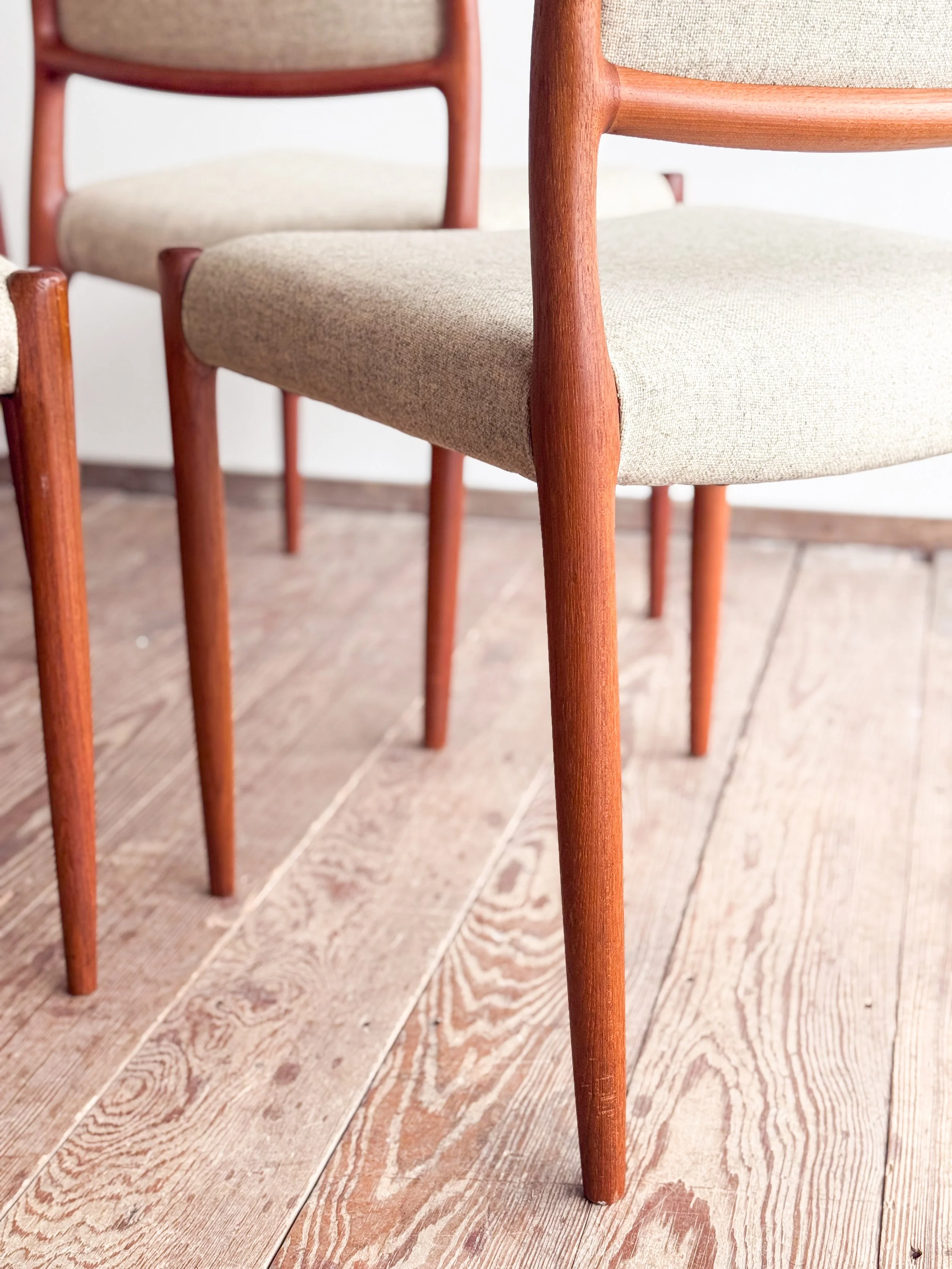 niels-moller-chairs-80-mid-century-modern-furniture-mucmodern-8.jpg