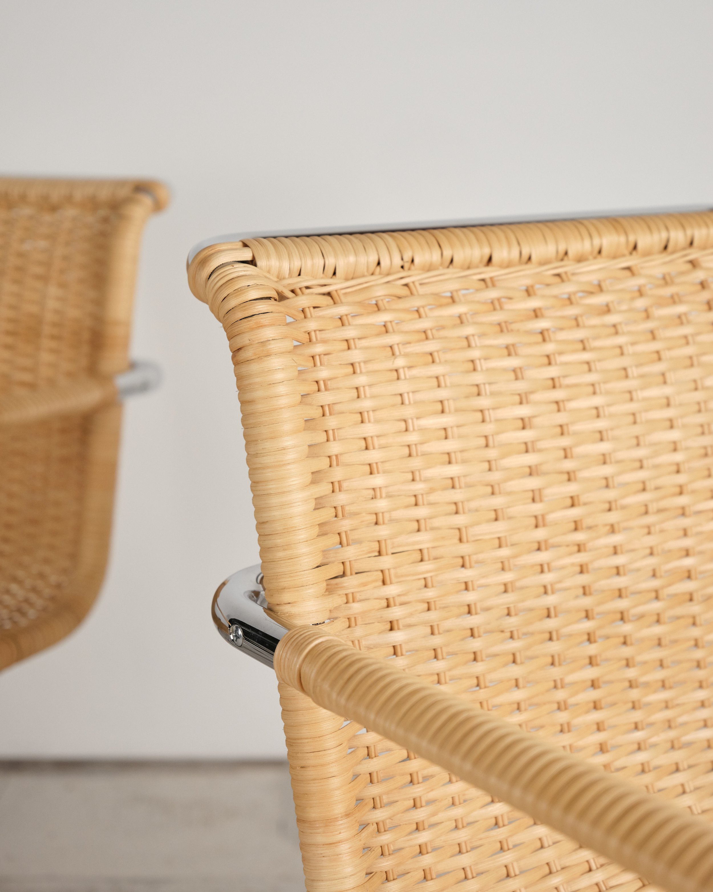 mies-van-der-rohe-MR20-S533RF-thonet-mid-century-modern-furniture-mucmodern-17.jpg