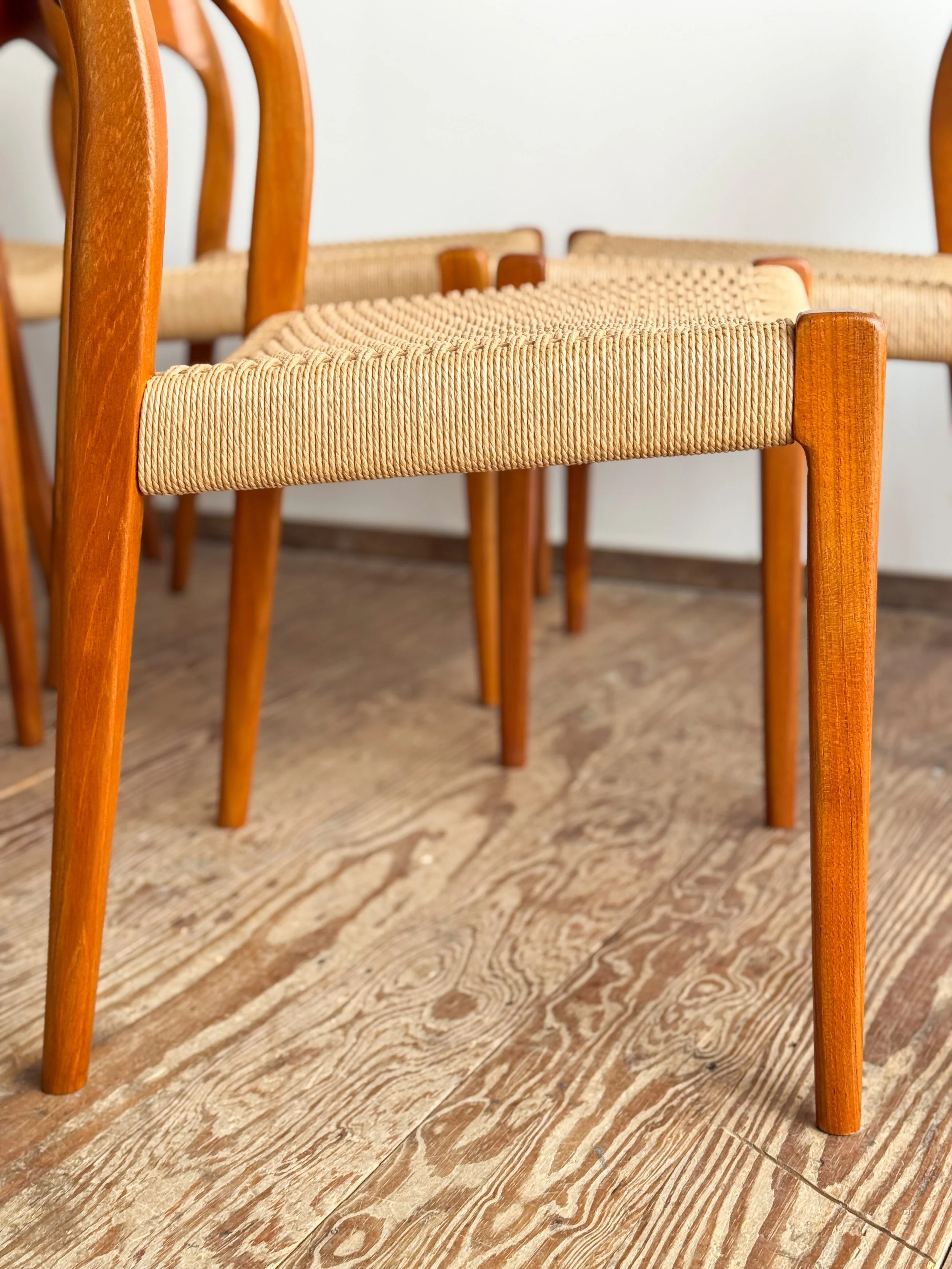 niels-moller-chairs-71-mid-century-modern-furniture-mucmodern-13.jpg