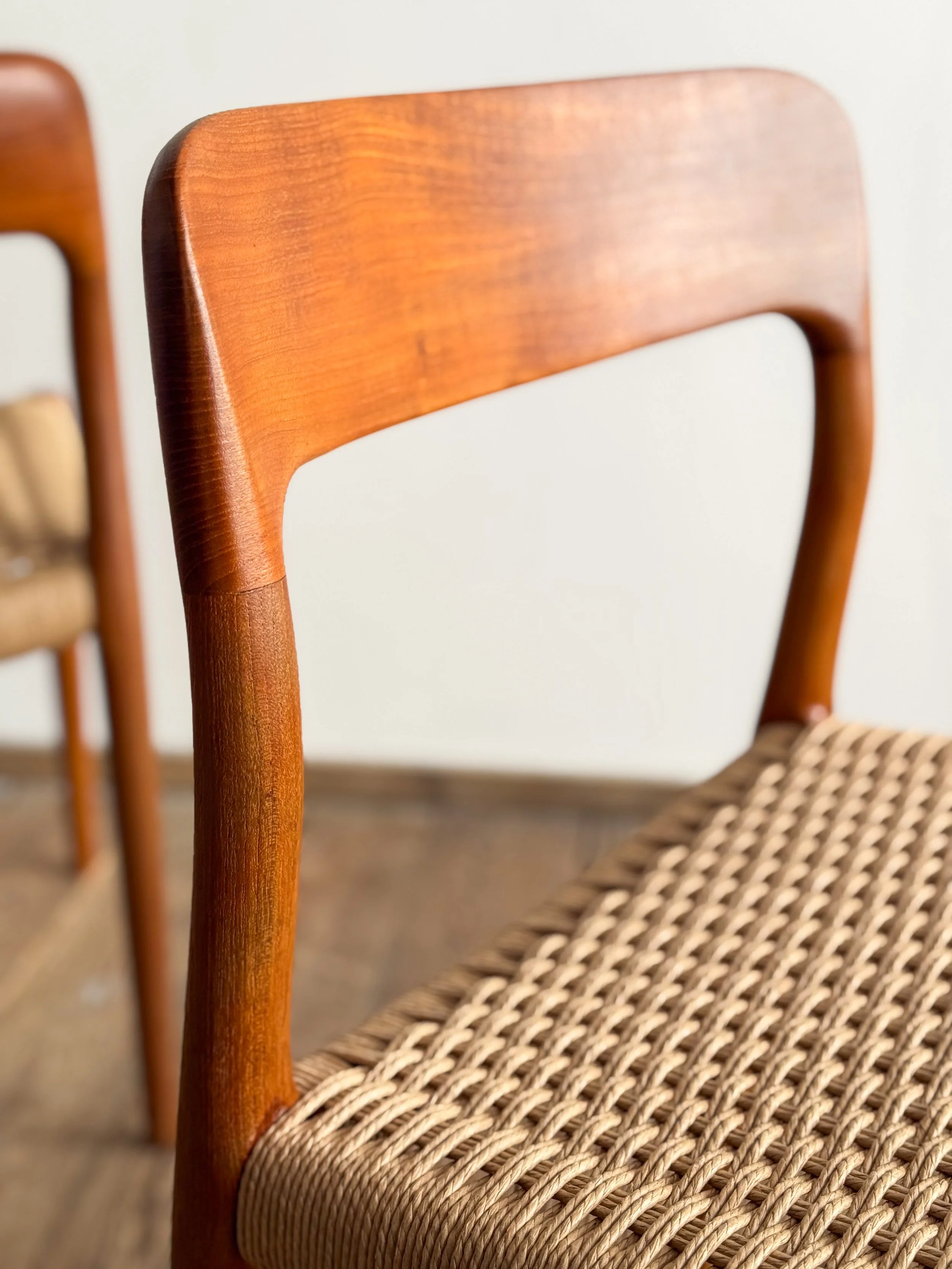 niels-moller-chairs-75-mid-century-modern-furniture-mucmodern-11.jpg