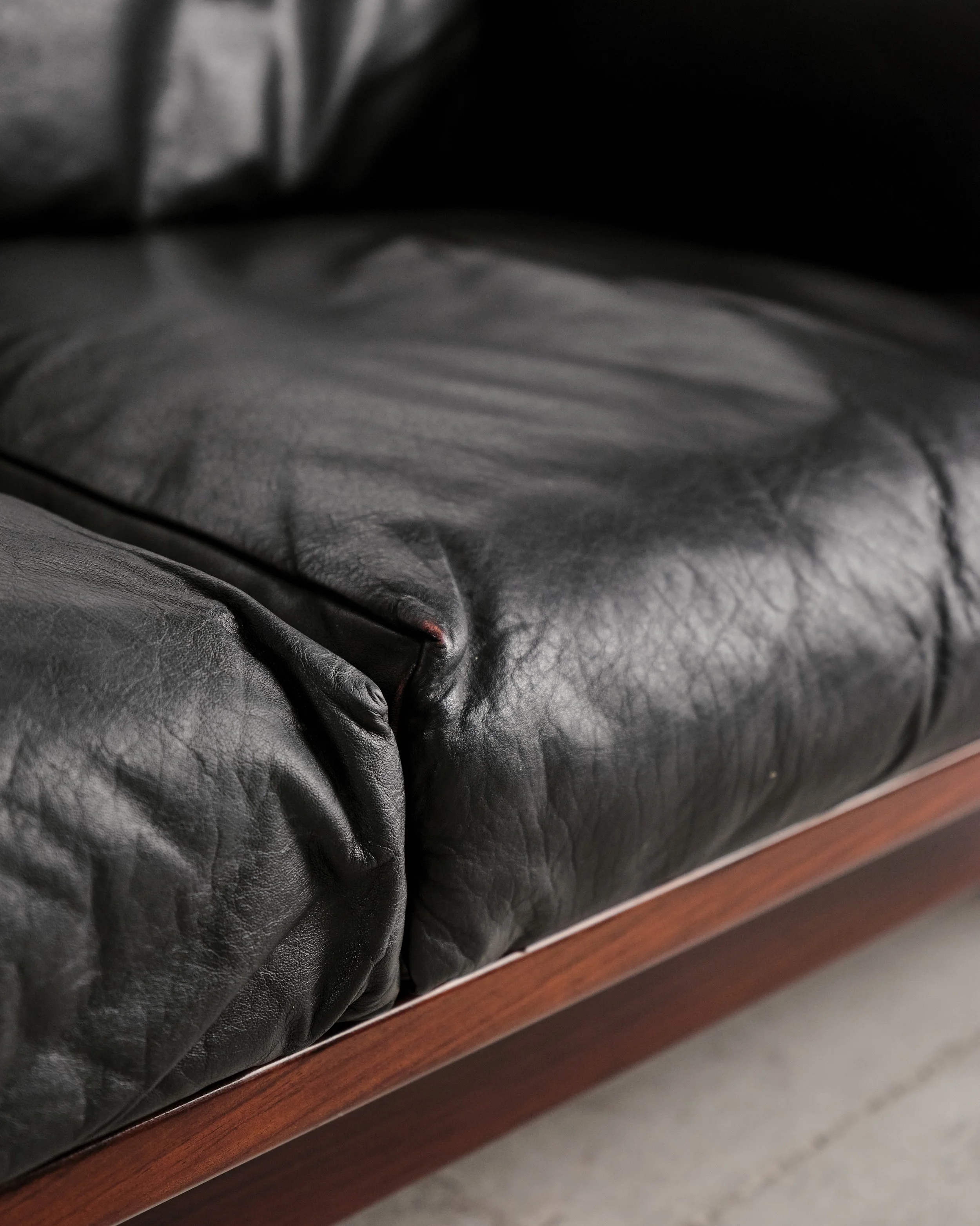 bastiano-sofa-tobia-scarpa-gavina-mid-century-modern-furniture-mucmodern-18.jpg
