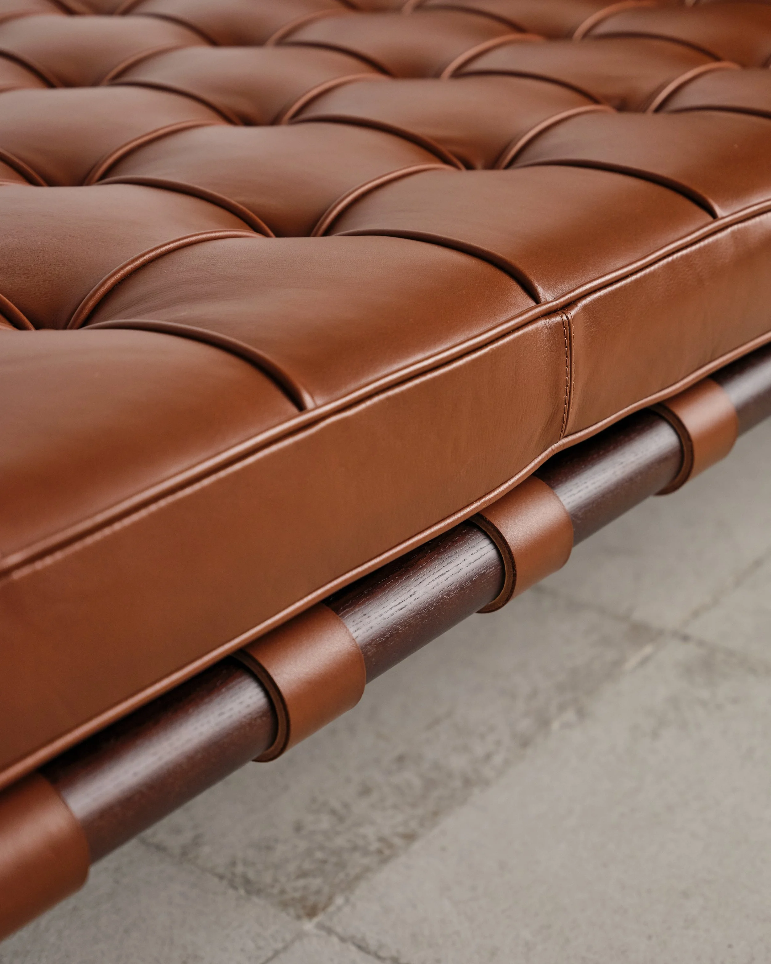 barcelona-liege-daybed-mies-van-der-rohe-knoll-international-bauhaus-mucmodern-38.jpg
