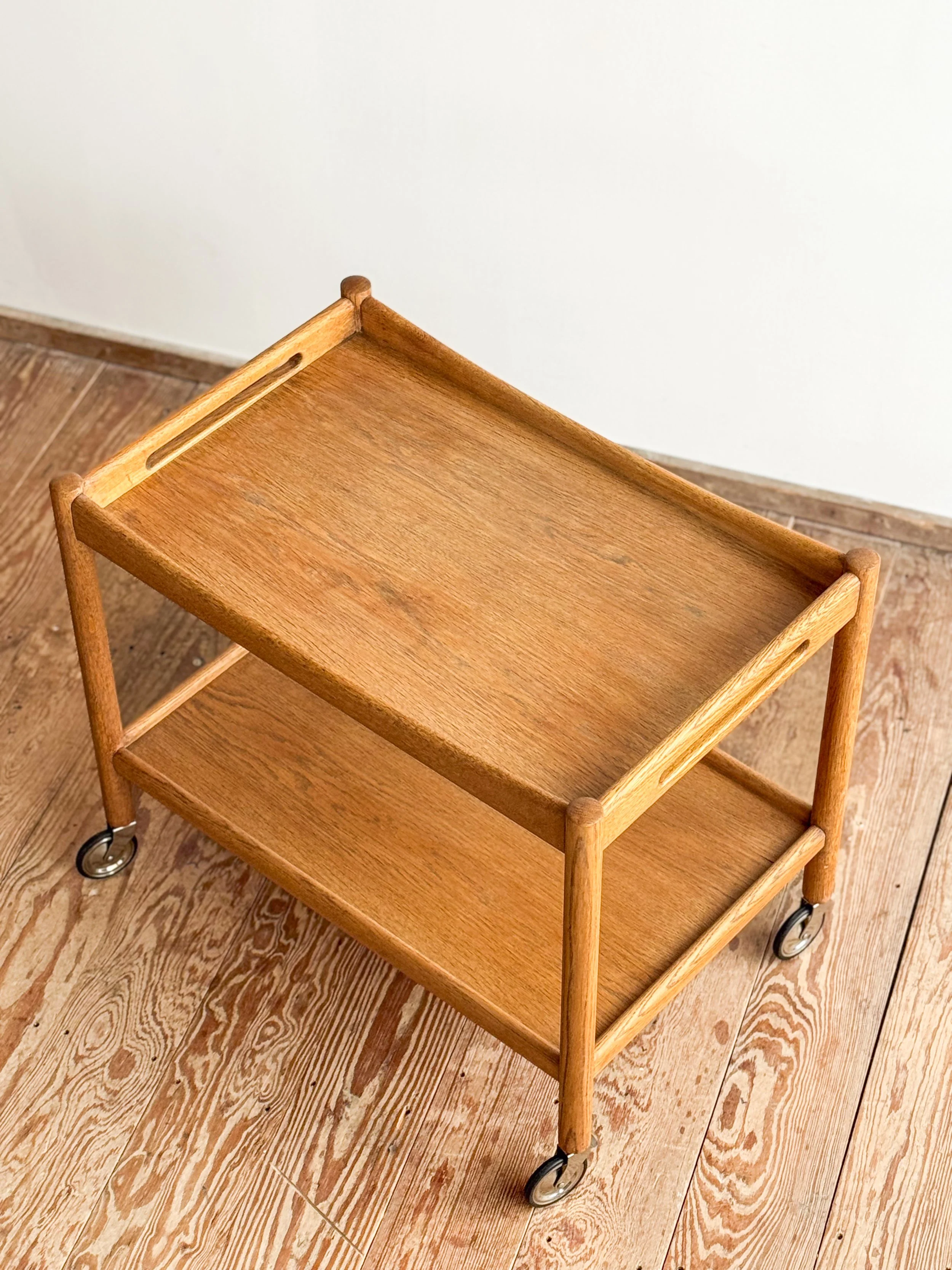 hans-wegner-serving-cart-bar-trolley-mid-century-modern-furniture-mucmodern-14.jpg