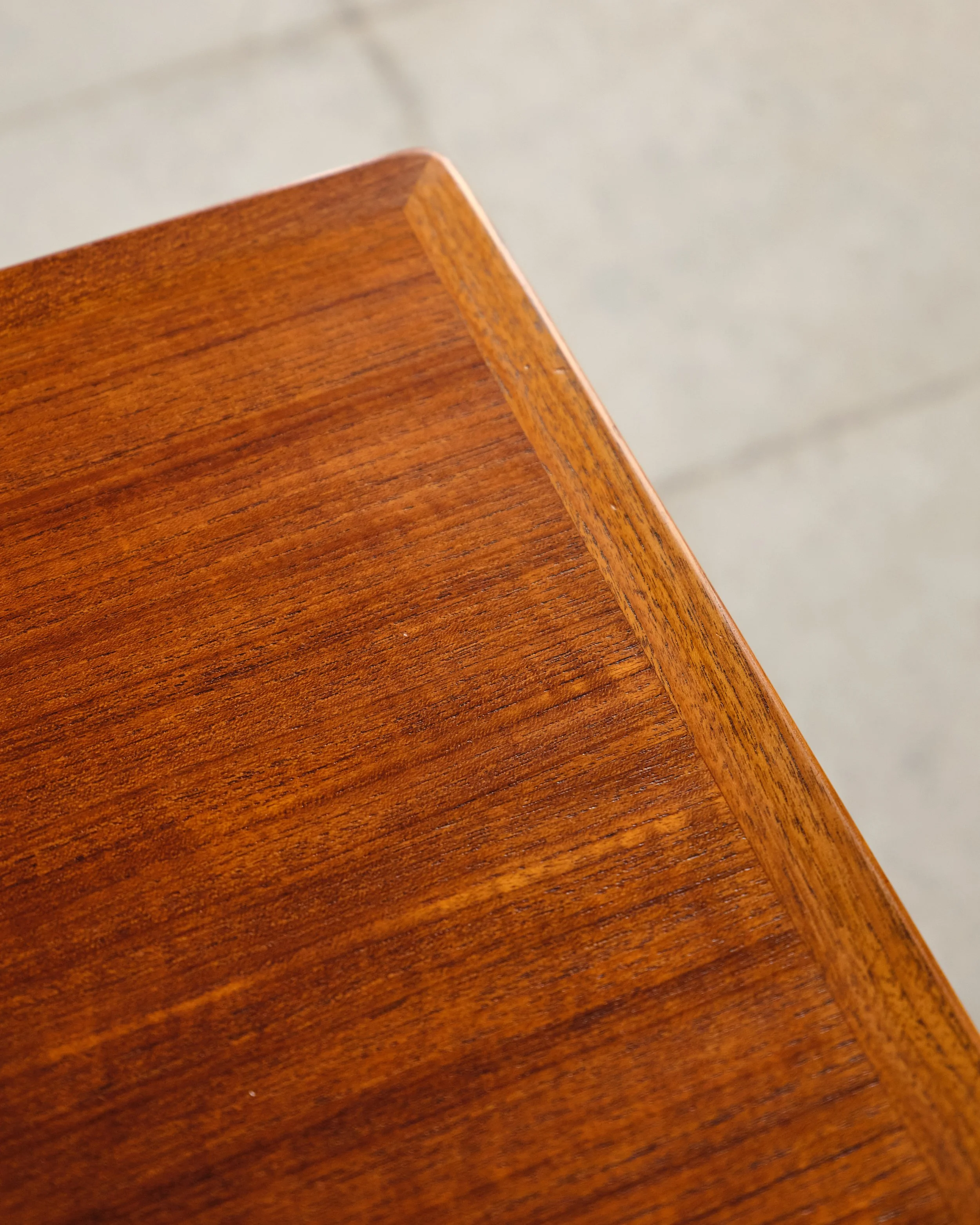 teak-esstisch-tisch-dining-table-teak-hundevad-mid-century-modern-furniture-mucmodern-16.jpg