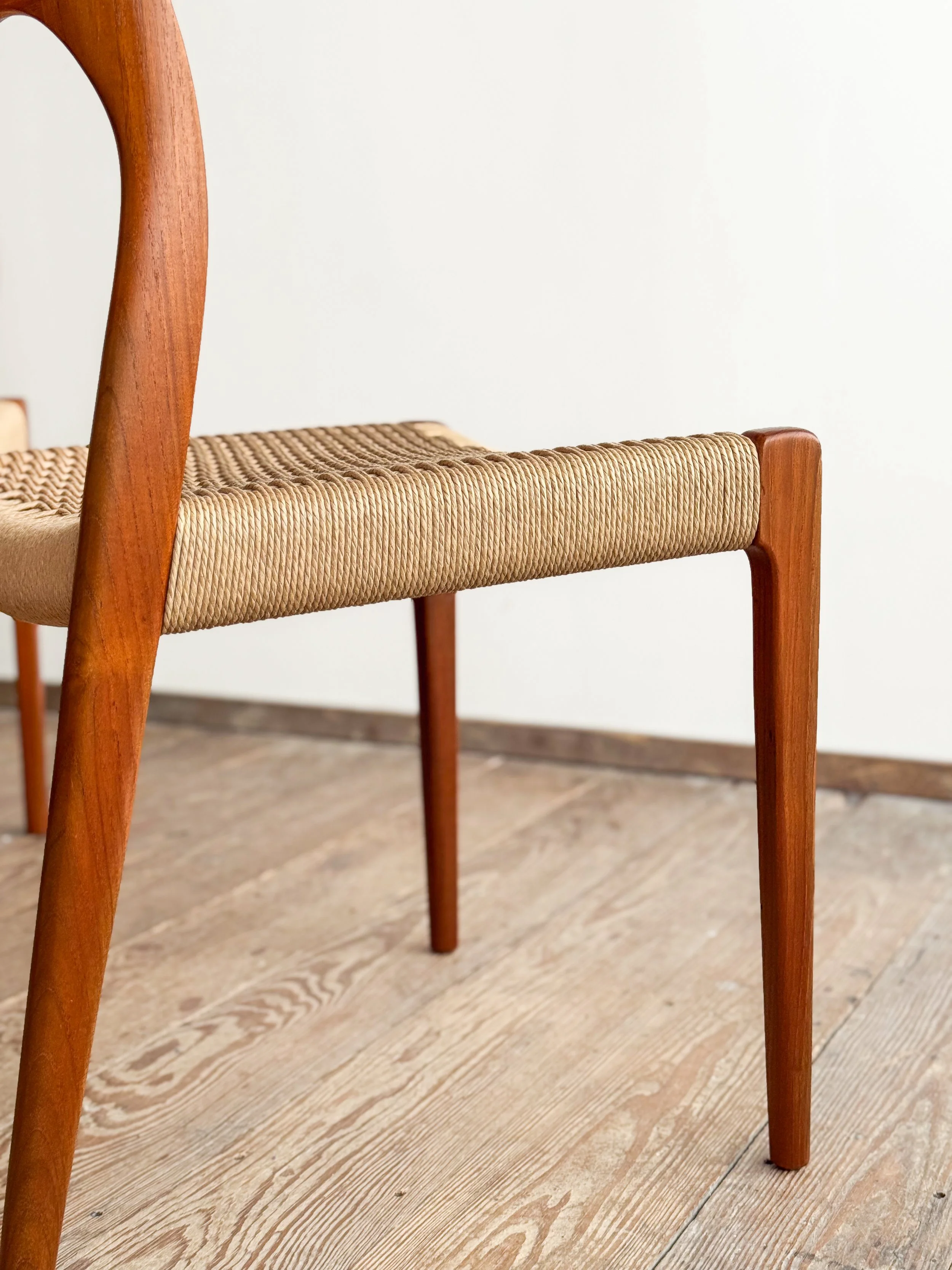niels-moller-chairs-71-mid-century-modern-furniture-mucmodern-7.jpg