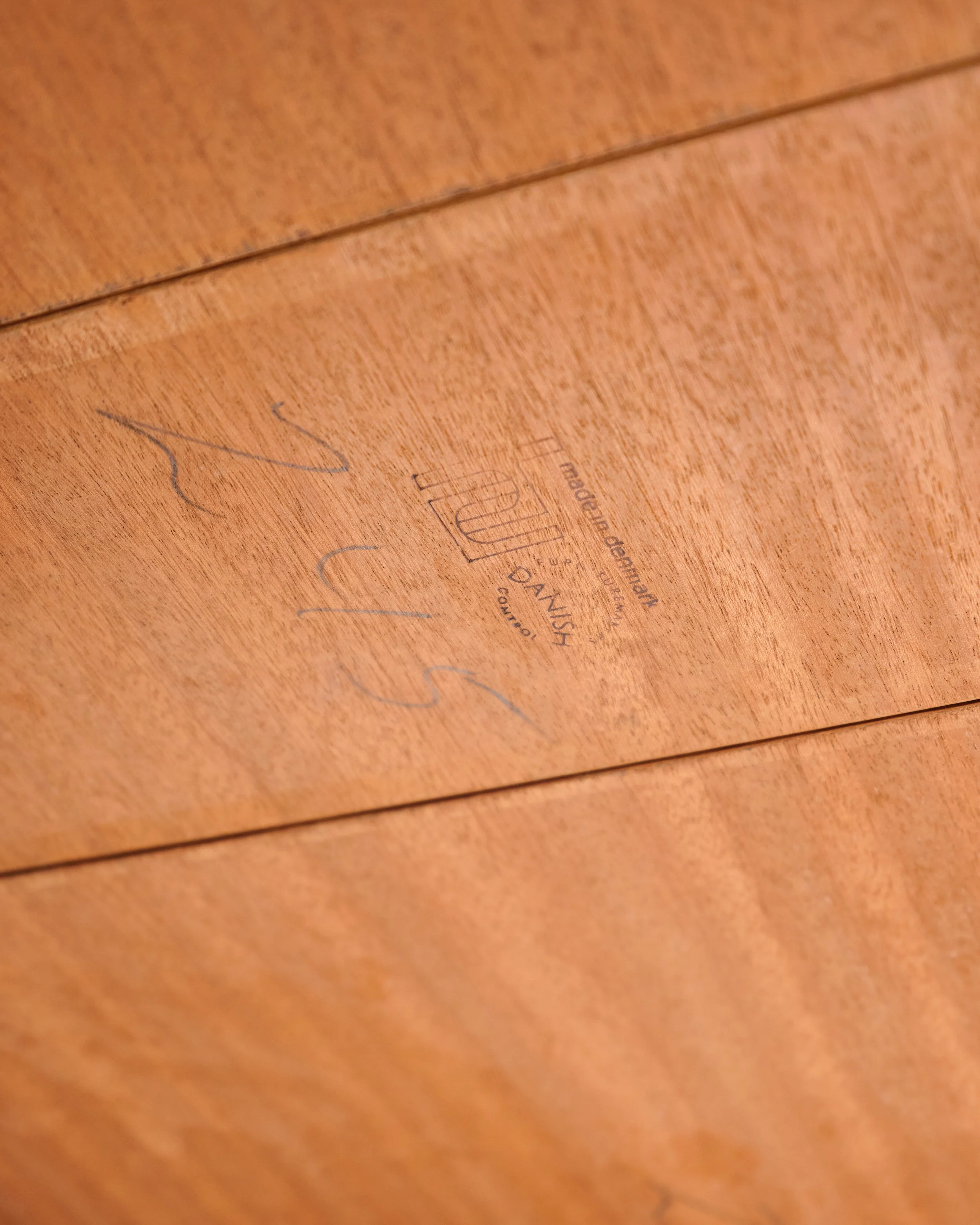teak-esstisch-tisch-dining-table-teak-hundevad-mid-century-modern-furniture-mucmodern-18.jpg