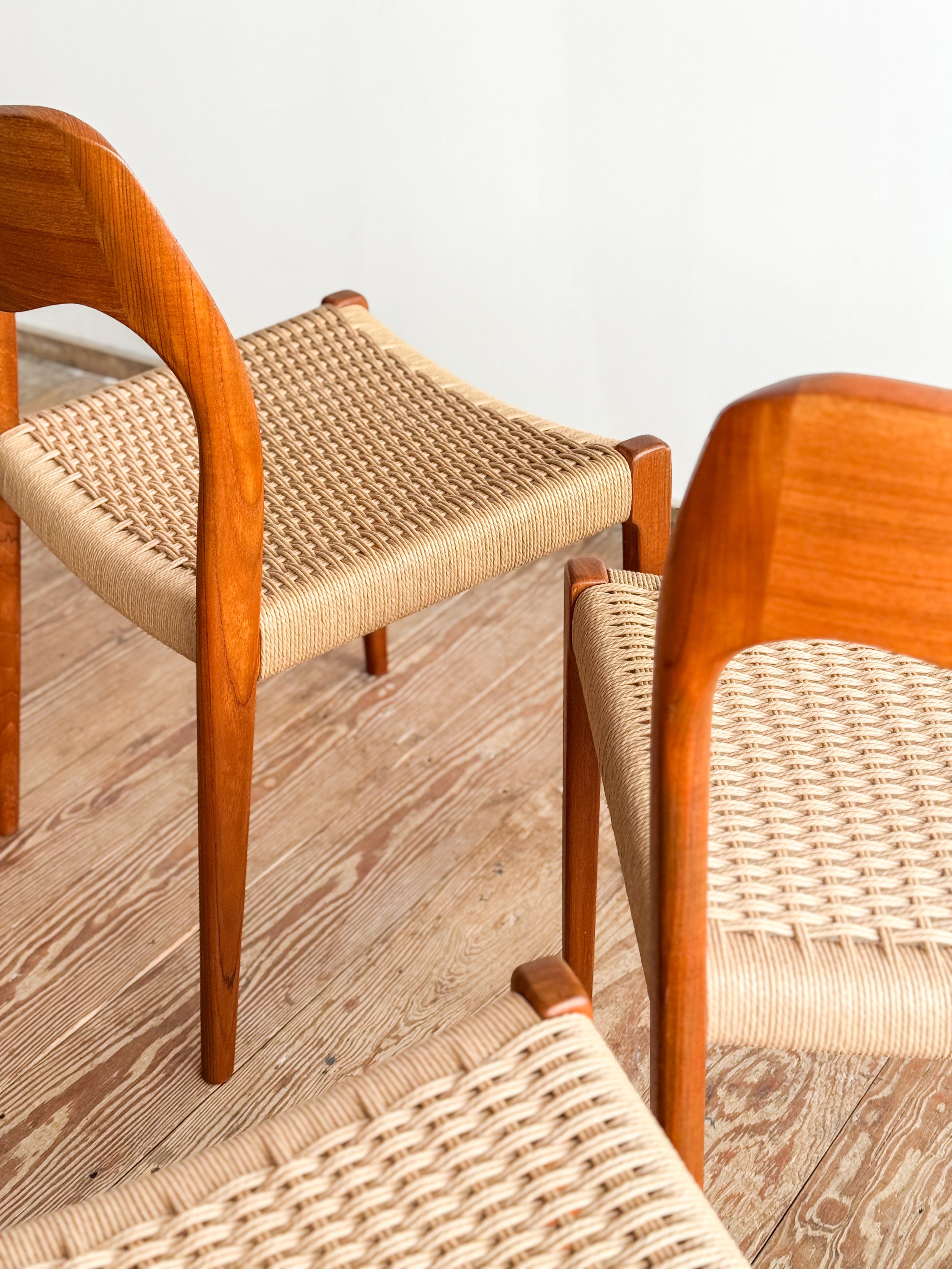 niels-moller-chairs-71-mid-century-modern-furniture-mucmodern-10.jpg