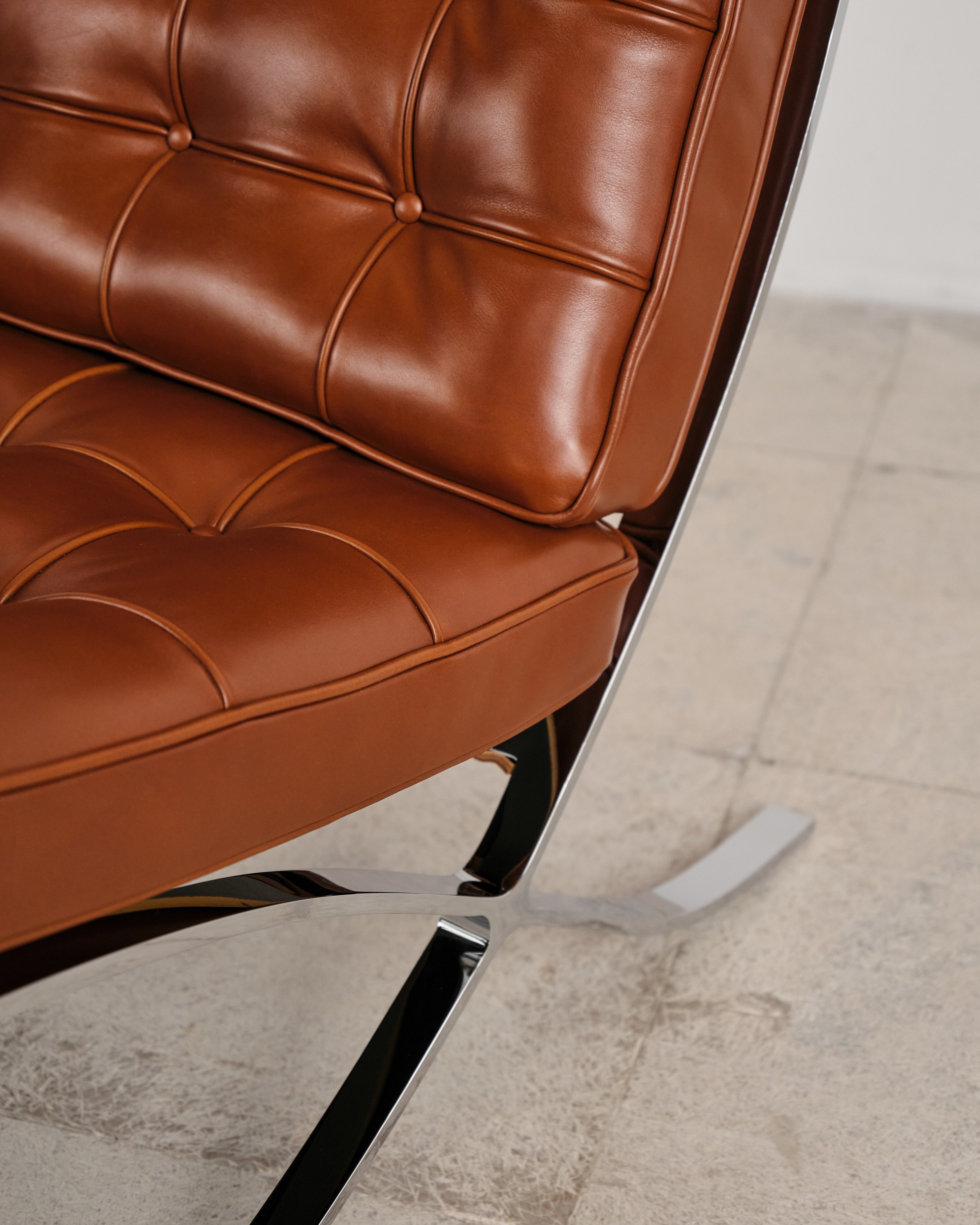 barcelona-chair-lounge-mies-van-der-rohe-knoll-international-bauhaus-mucmodern-28.jpg
