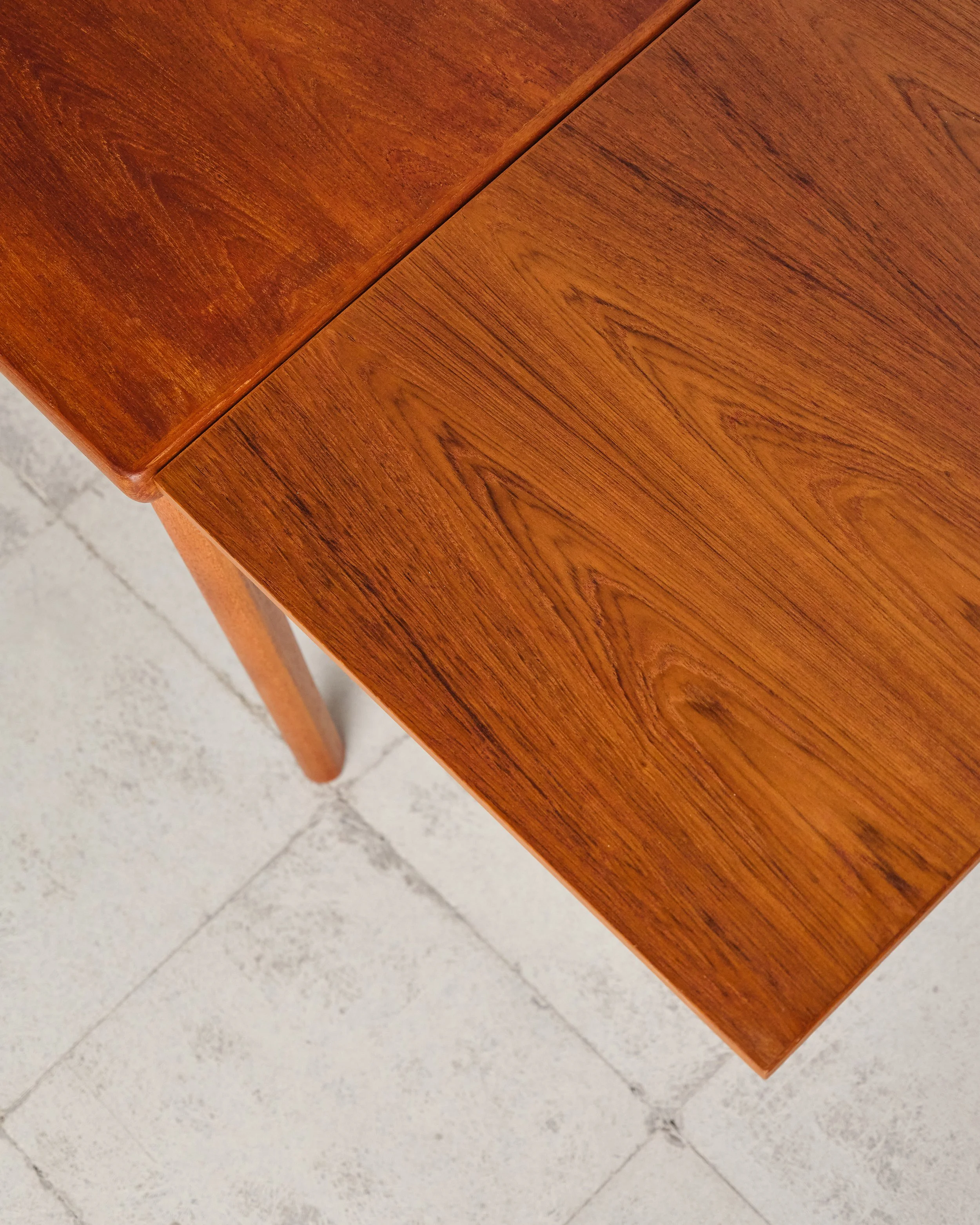 Tisch-table-henning-kjaernulf-mid-century-modern-furniture-mucmodern-24.jpg