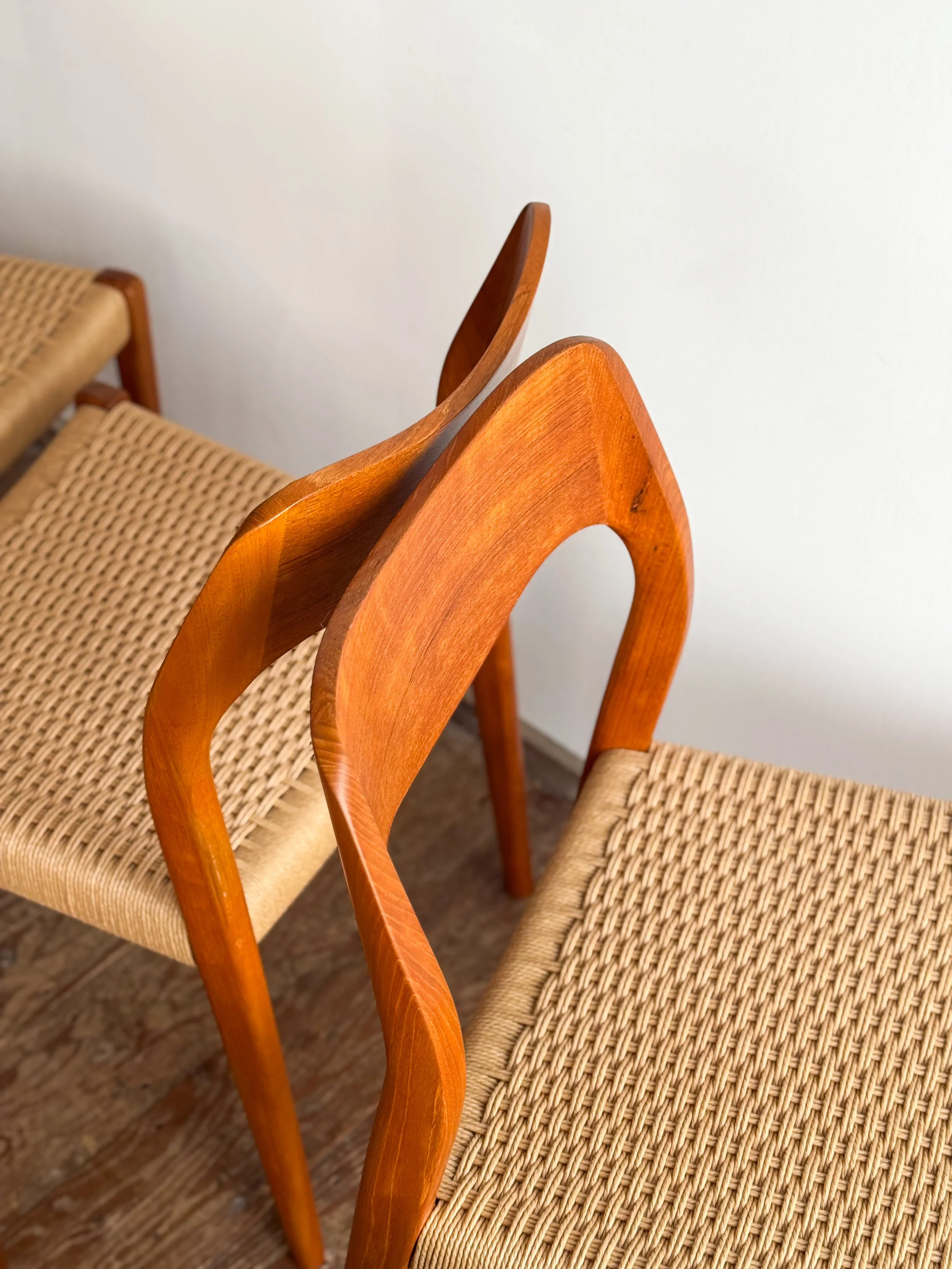 niels-moller-chairs-71-mid-century-modern-furniture-mucmodern-15.jpg