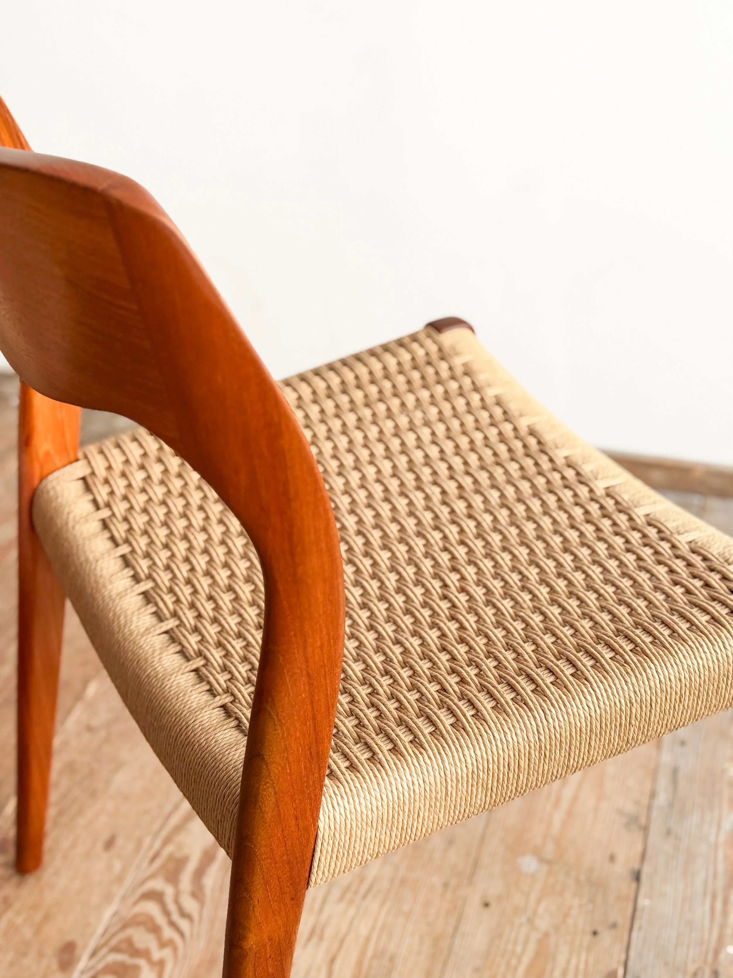 niels-moller-chairs-71-mid-century-modern-furniture-mucmodern-13.jpg