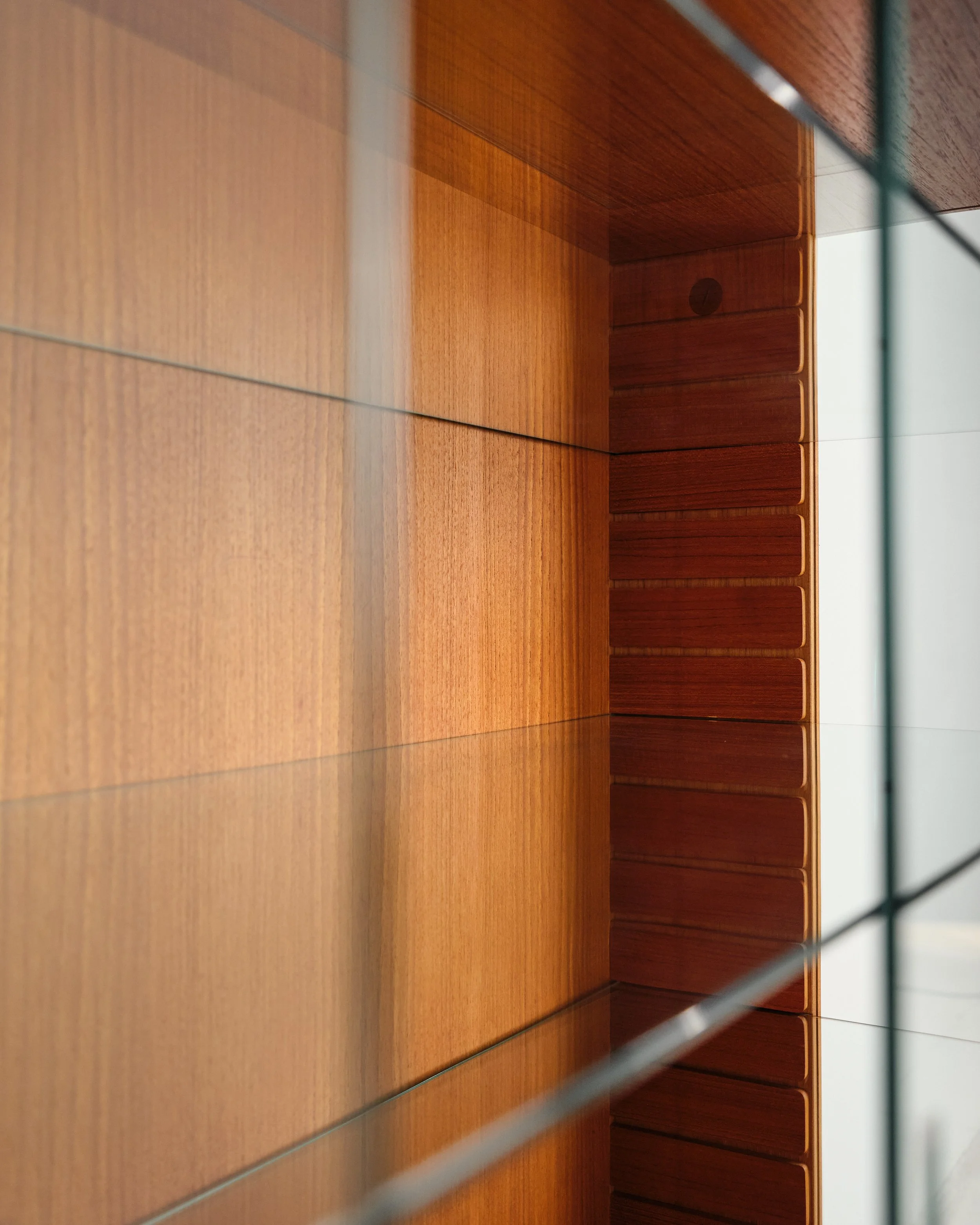 behr-dieter-waeckerlin-vitrine-glas-display-showcase-mid-century-modern-furniture-mucmodern-16.jpg