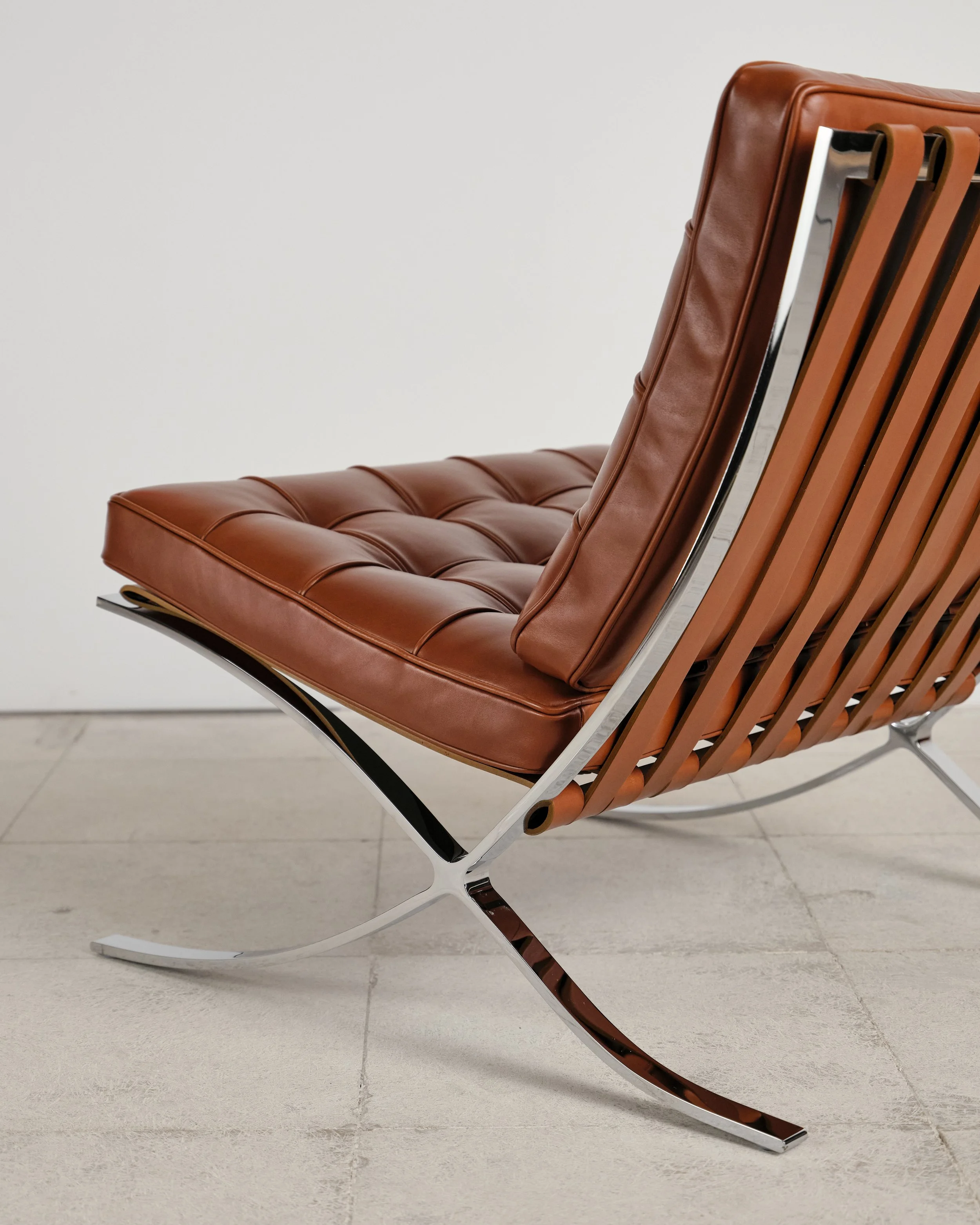 barcelona-chair-lounge-mies-van-der-rohe-knoll-international-bauhaus-mucmodern-34.jpg