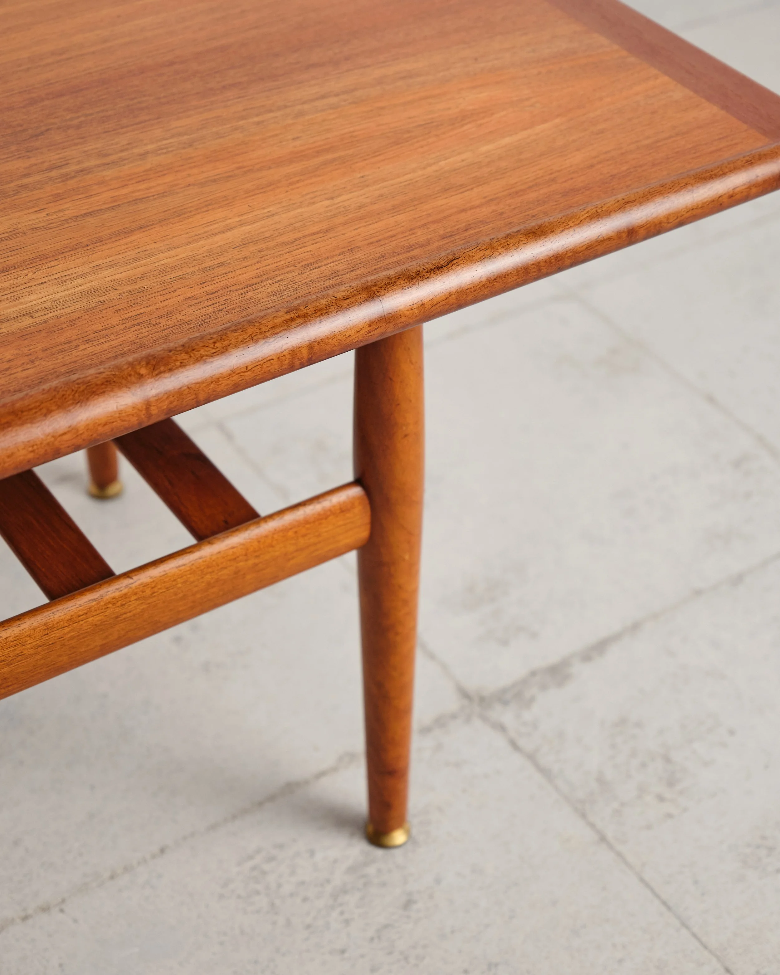 sofatisch-coffee-table-grete-jalk-mid-century-modern-furniture-mucmodern-7.jpg