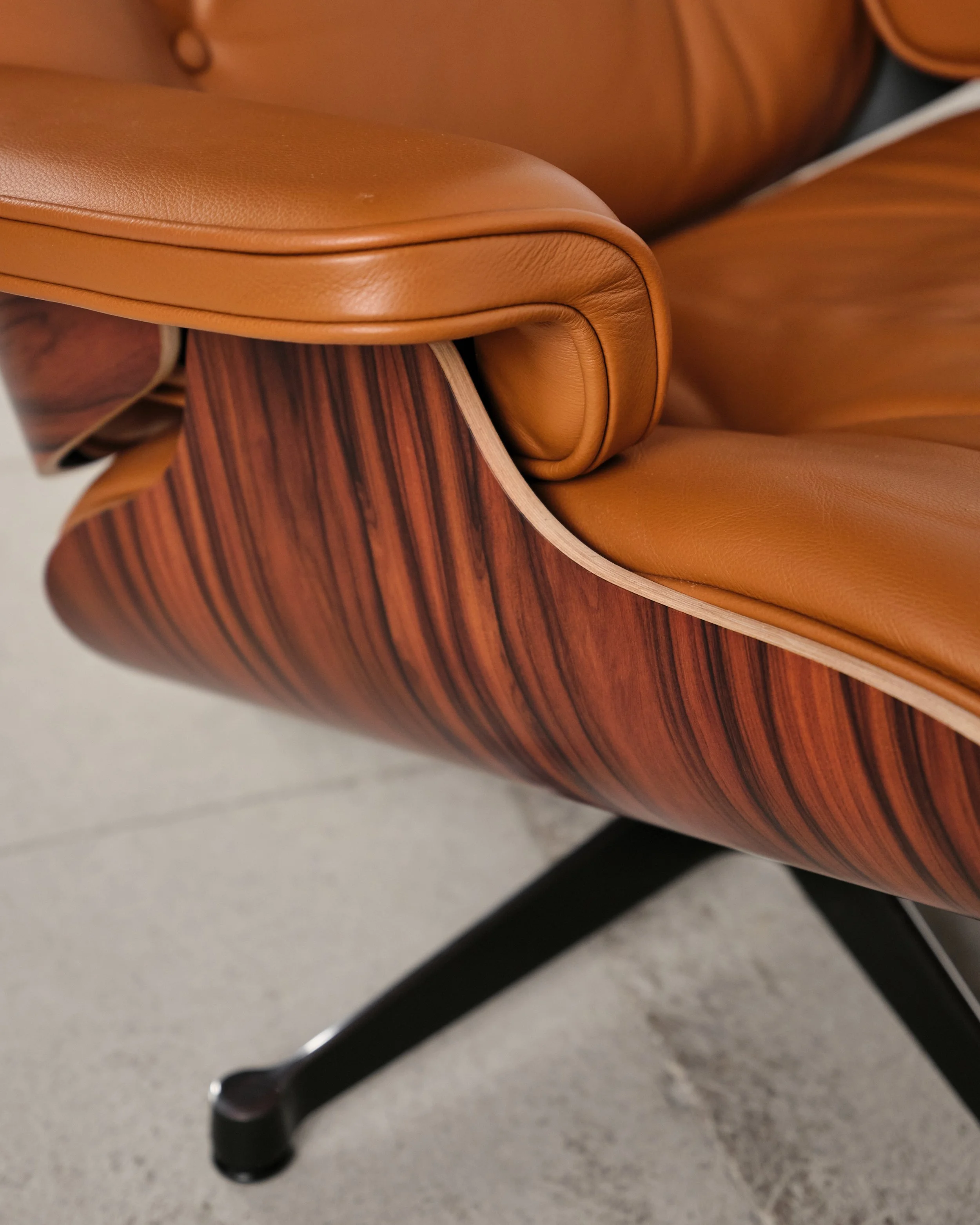 eames-lounge-chair-ottoman-rosewood-palisander-vitra-mid-century-modern-furniture-mucmodern-26.jpg