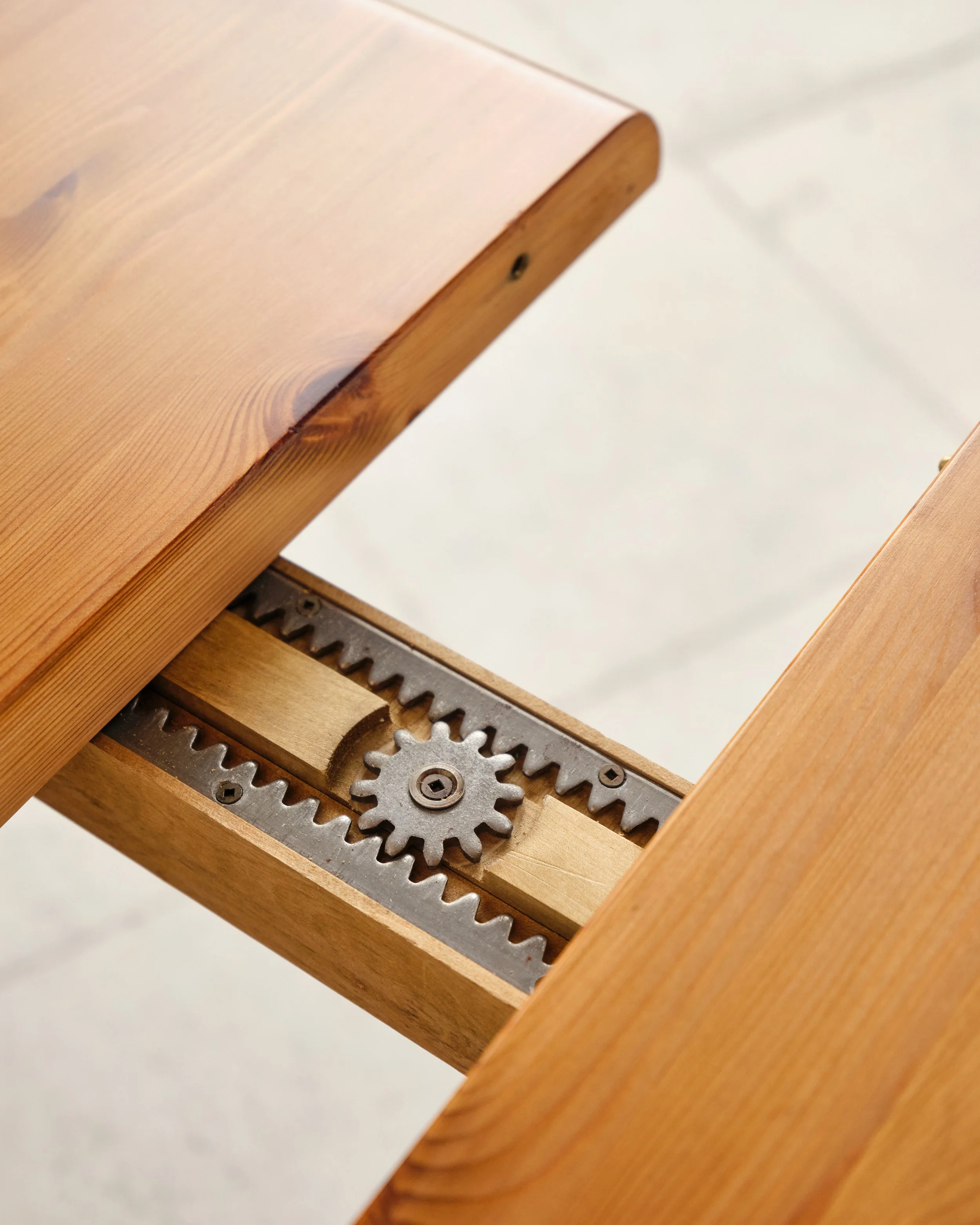 rainer-daumiller-brutalist-dining-table-pine-esstisch-mid-century-modern-furniture-mucmodern-36.jpg