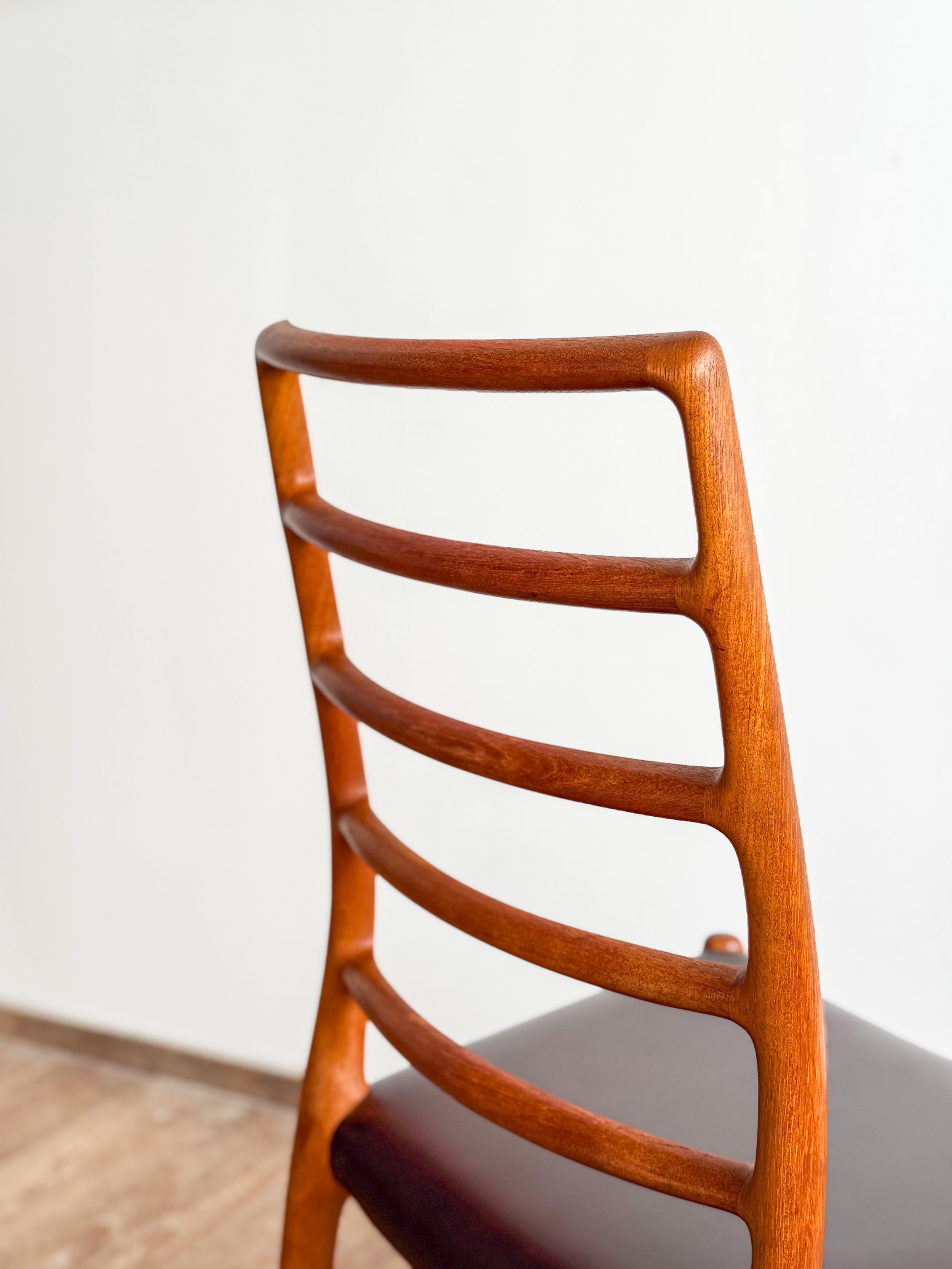niels-moller-chair-82-mid-century-modern-furniture-mucmodern-10.jpg