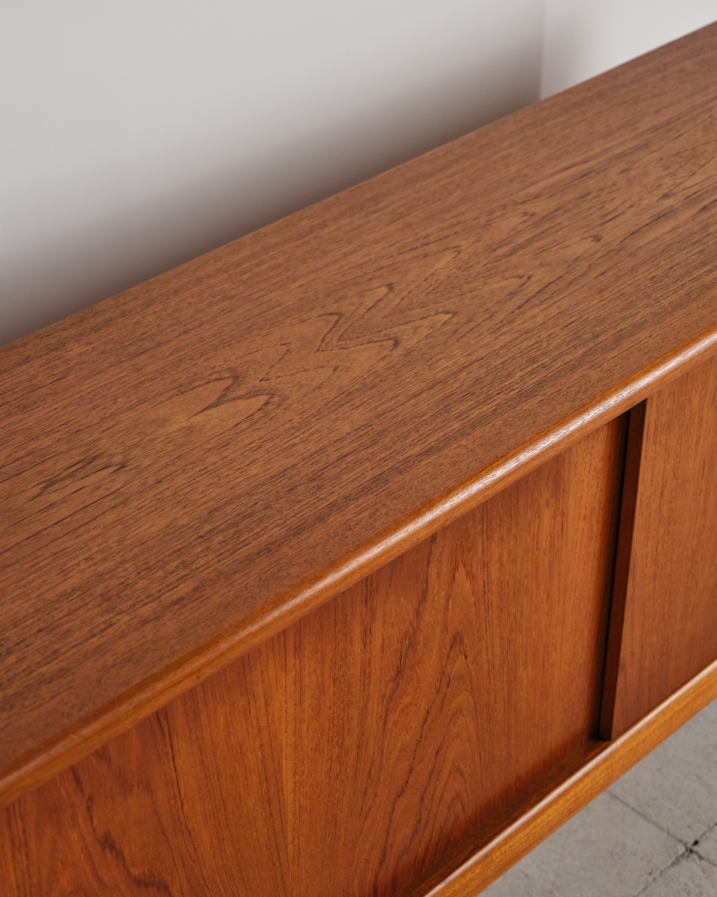 henry-w-klein-credenza-bramin-sideboard-teak-anrichte-mid-century-modern-furniture-mucmodern-20.jpg