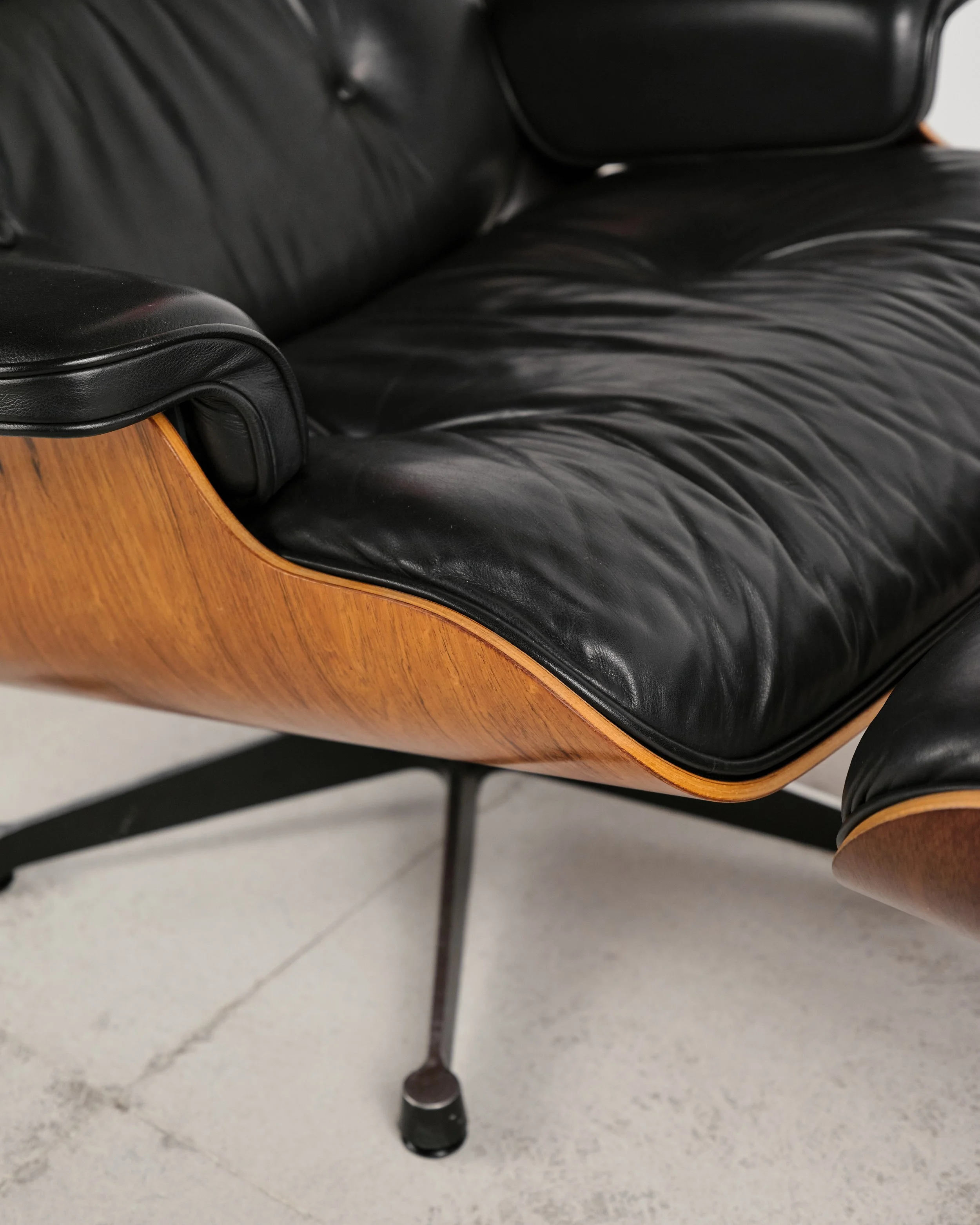 eames-lounge-chair-rosewood-palisander-vitra-herman-miller-mid-century-modern-furniture-mucmodern-12.jpg