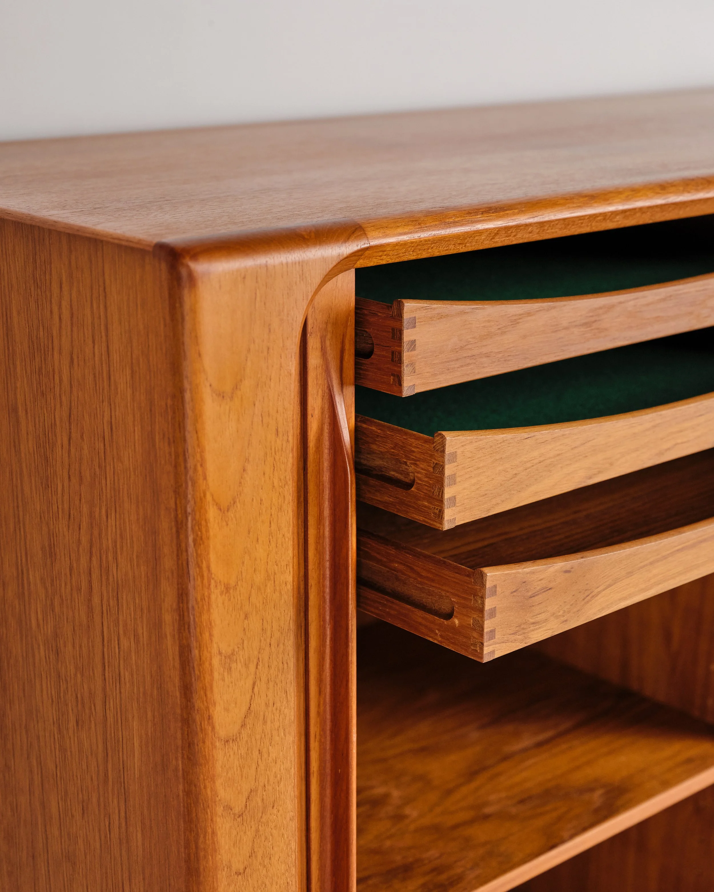 bernhard-pedersen-highboard-bps-mid-century-modern-furniture-mucmodern-32.jpg