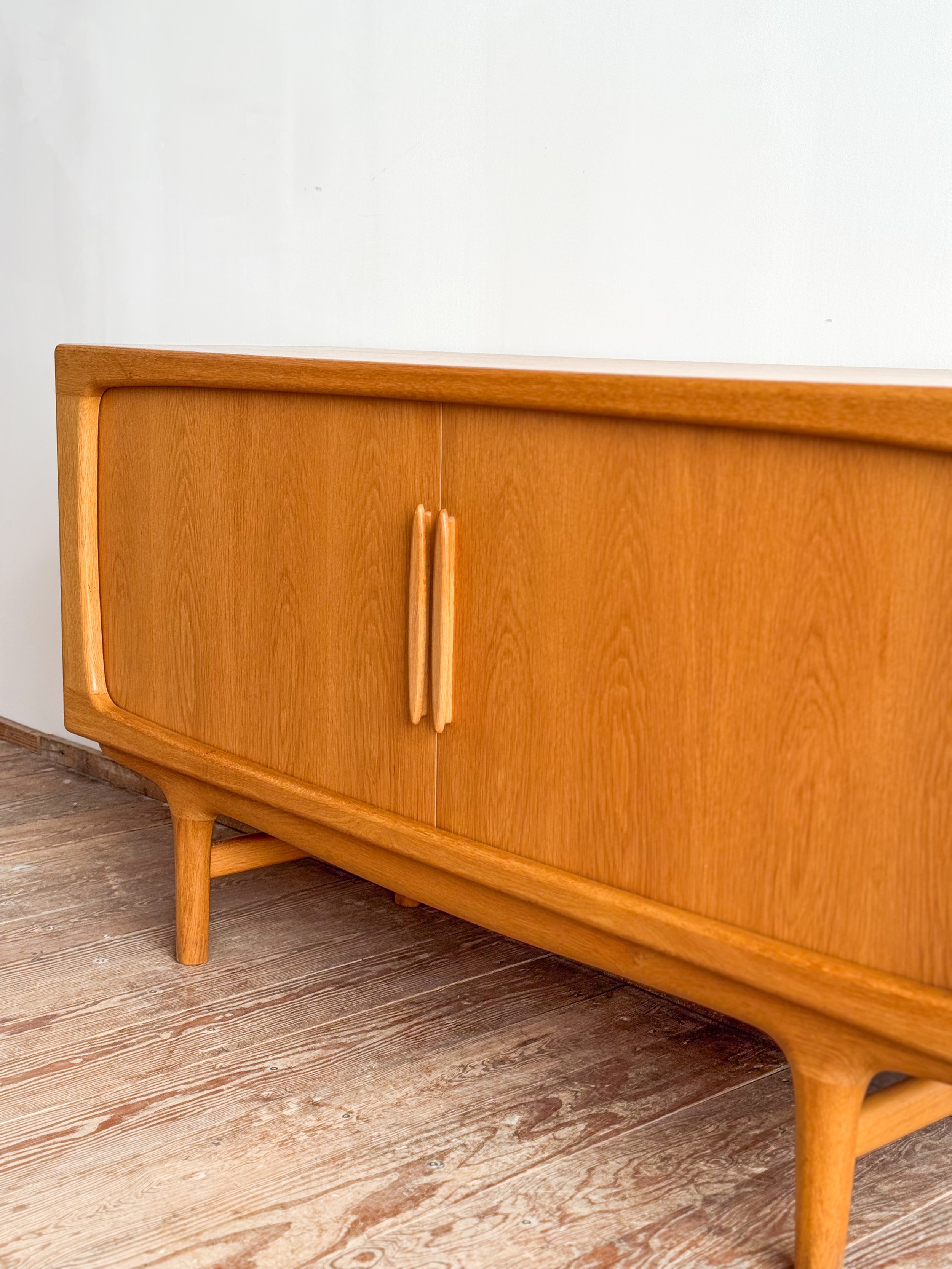 Johannes-Andersen-credenza-sideboard-silkeborg-mid-century-modern-furniture-mucmodern-8.jpg