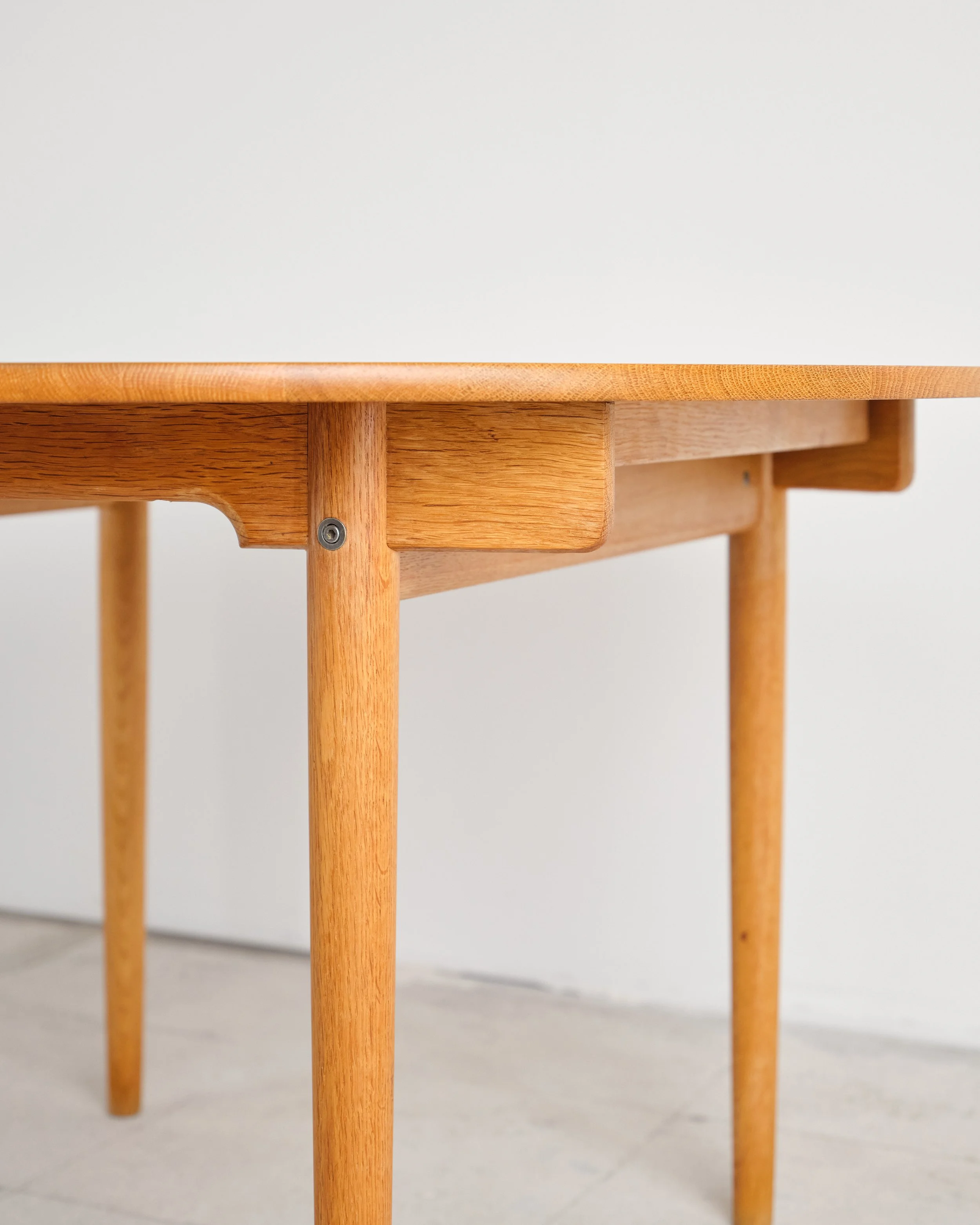 hans-wegner-dining-table-esstisch-CH337-carl-hansen-mid-century-modern-furniture-mucmodern-22.jpg