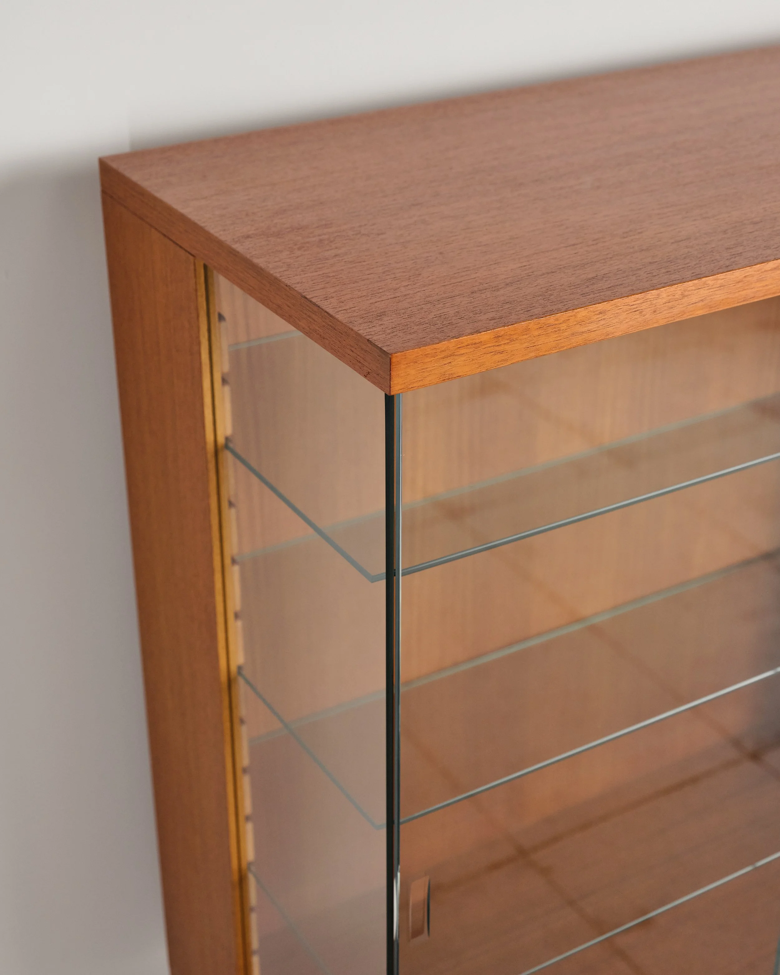 behr-dieter-waeckerlin-vitrine-glas-display-showcase-mid-century-modern-furniture-mucmodern-10.jpg