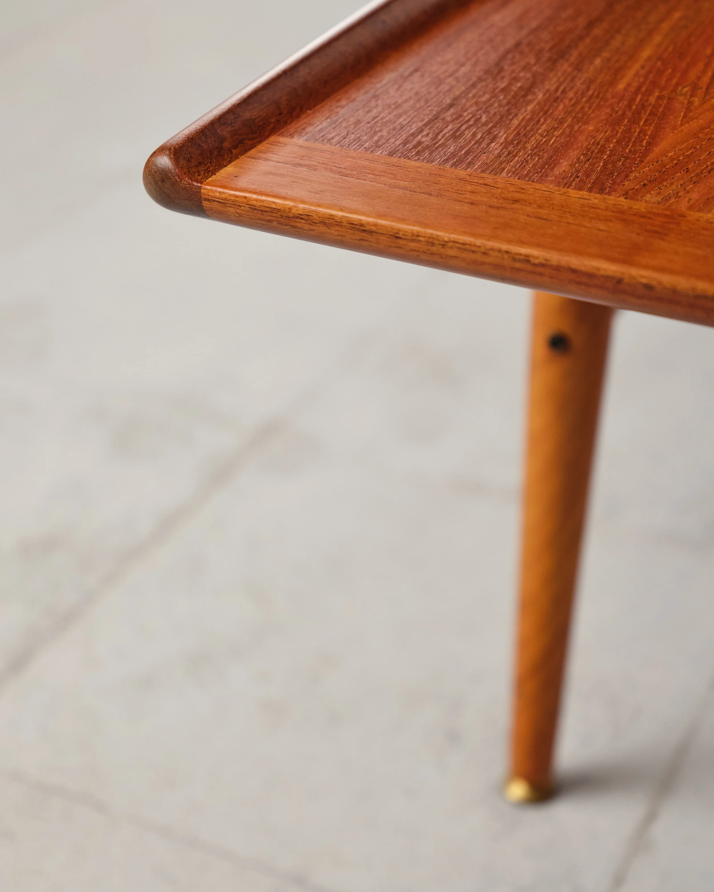 sofatisch-coffee-table-grete-jalk-mid-century-modern-furniture-mucmodern-10.jpg
