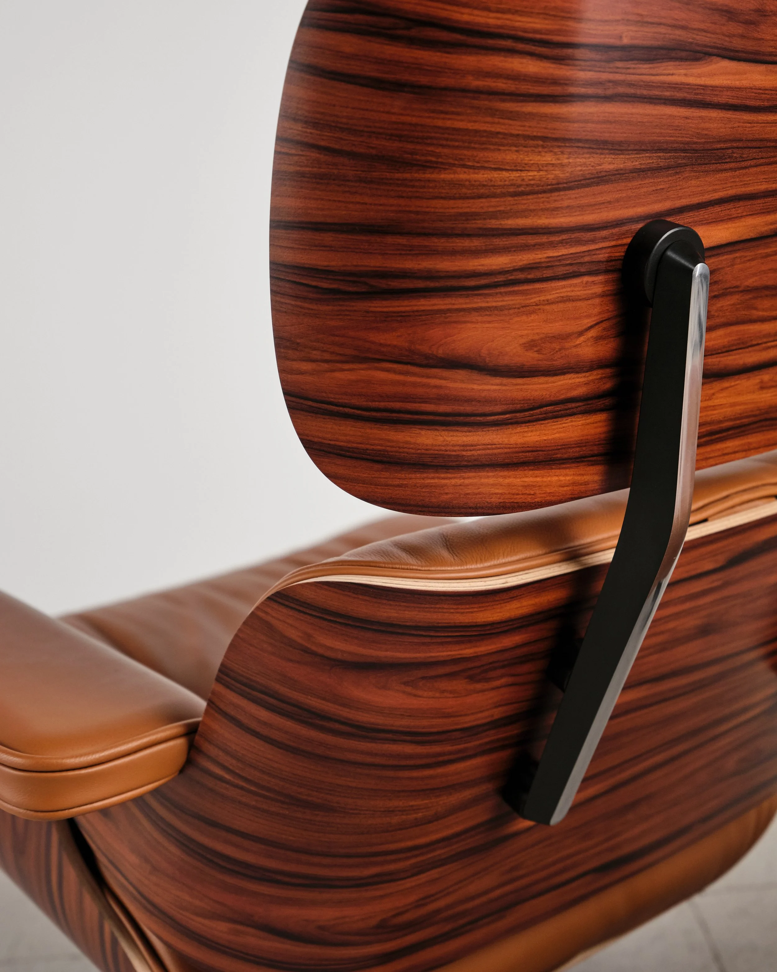 eames-lounge-chair-ottoman-rosewood-palisander-vitra-mid-century-modern-furniture-mucmodern-18.jpg