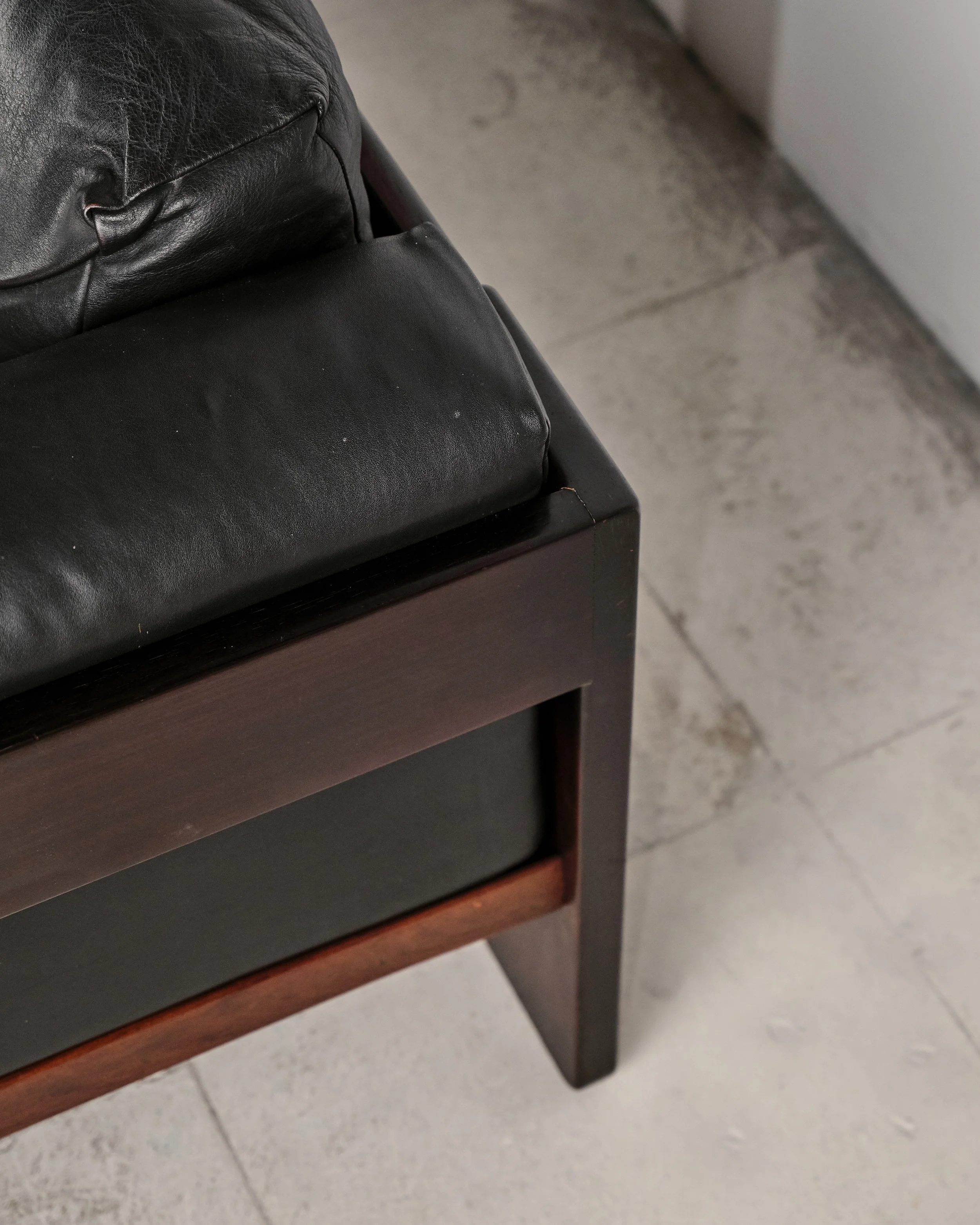 bastiano-sofa-tobia-scarpa-gavina-mid-century-modern-furniture-mucmodern-16.jpg