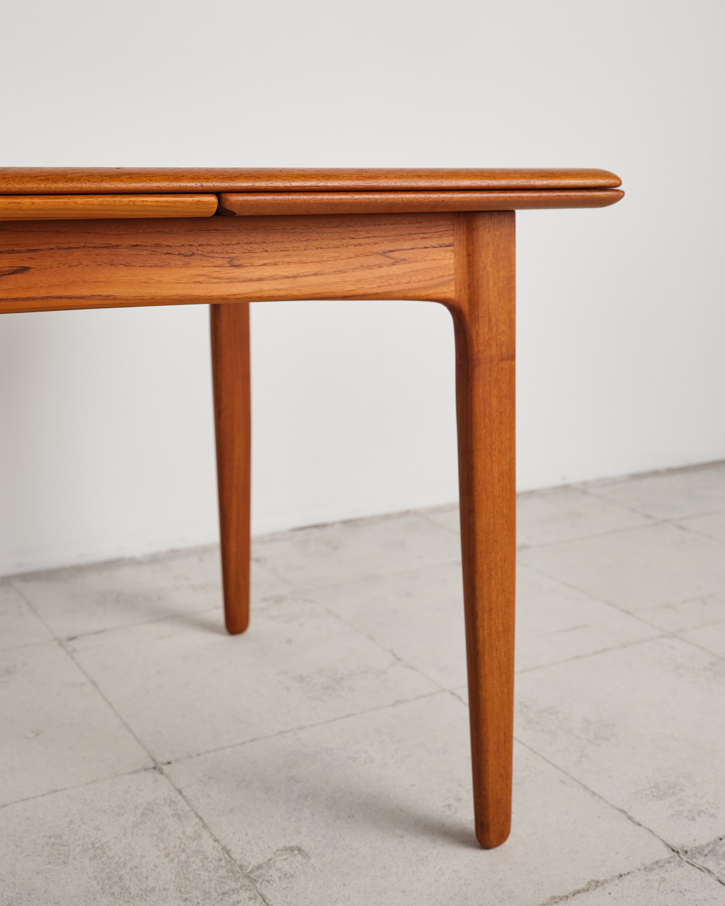 Tisch-table-svend-aage-madsen-mid-century-modern-furniture-mucmodern-14.jpg