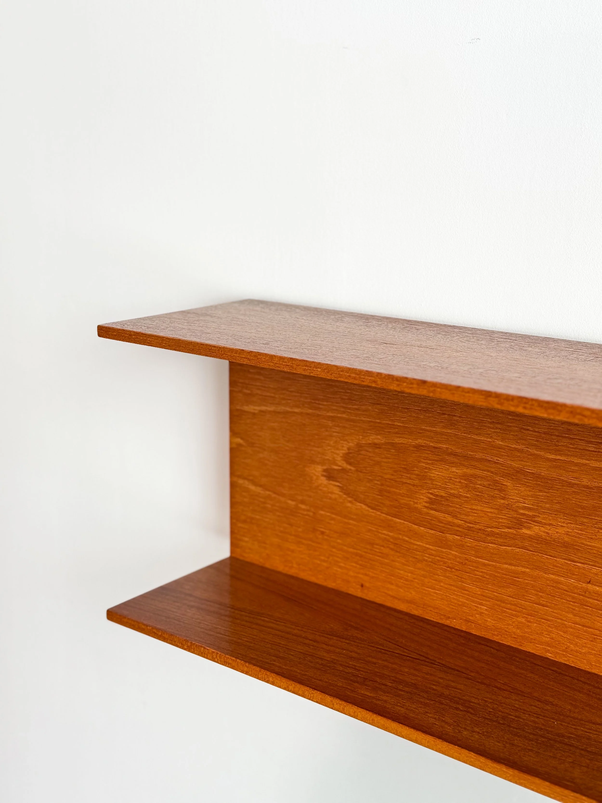 walter-wirz-regal-wall-mounted-shelf-mid-century-modern-furniture-mucmodern-10.jpg