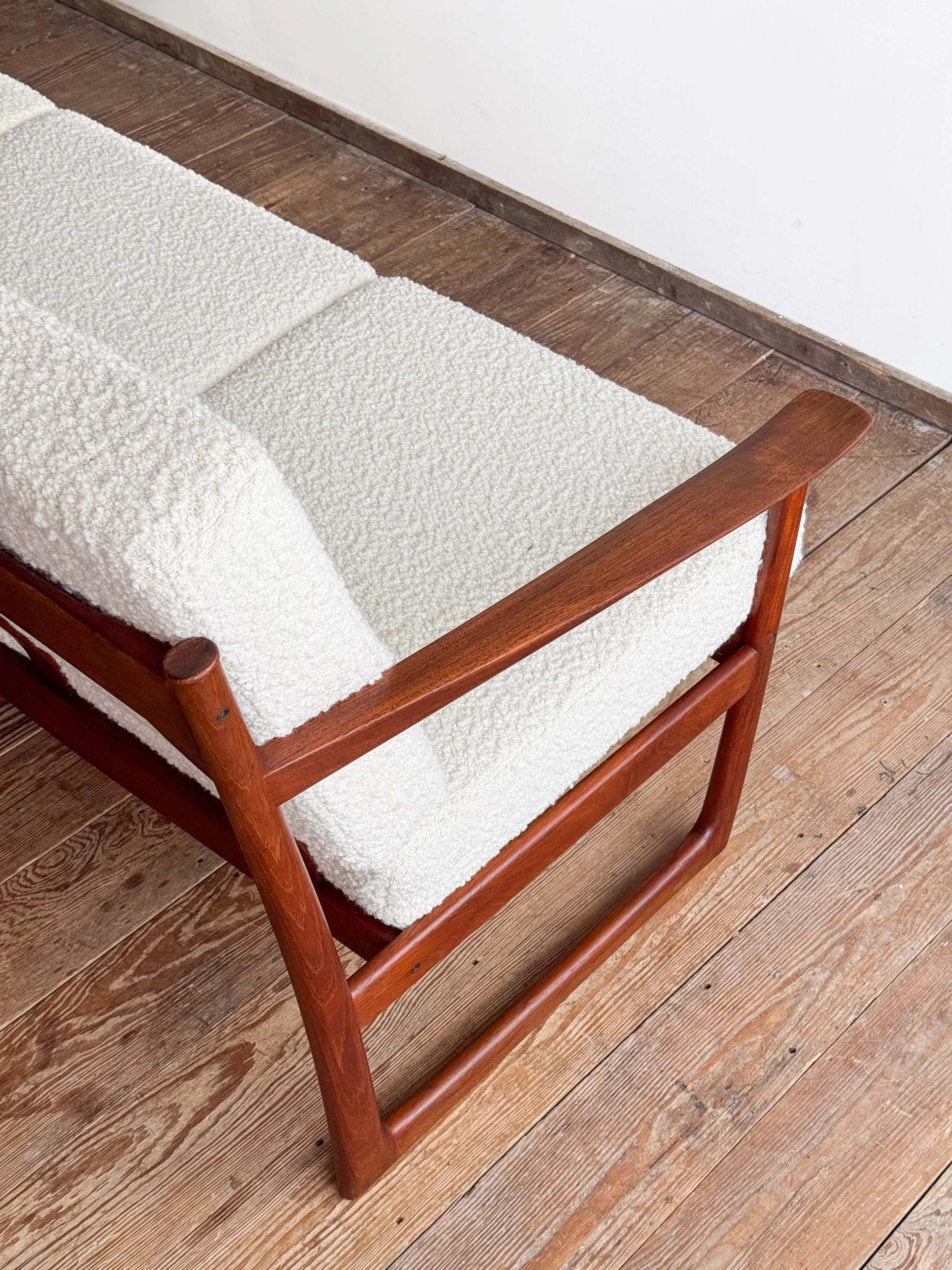 sofa-peter-hvidt-fd130-teak-mid-century-modern-furniture-mucmodern-15.jpg