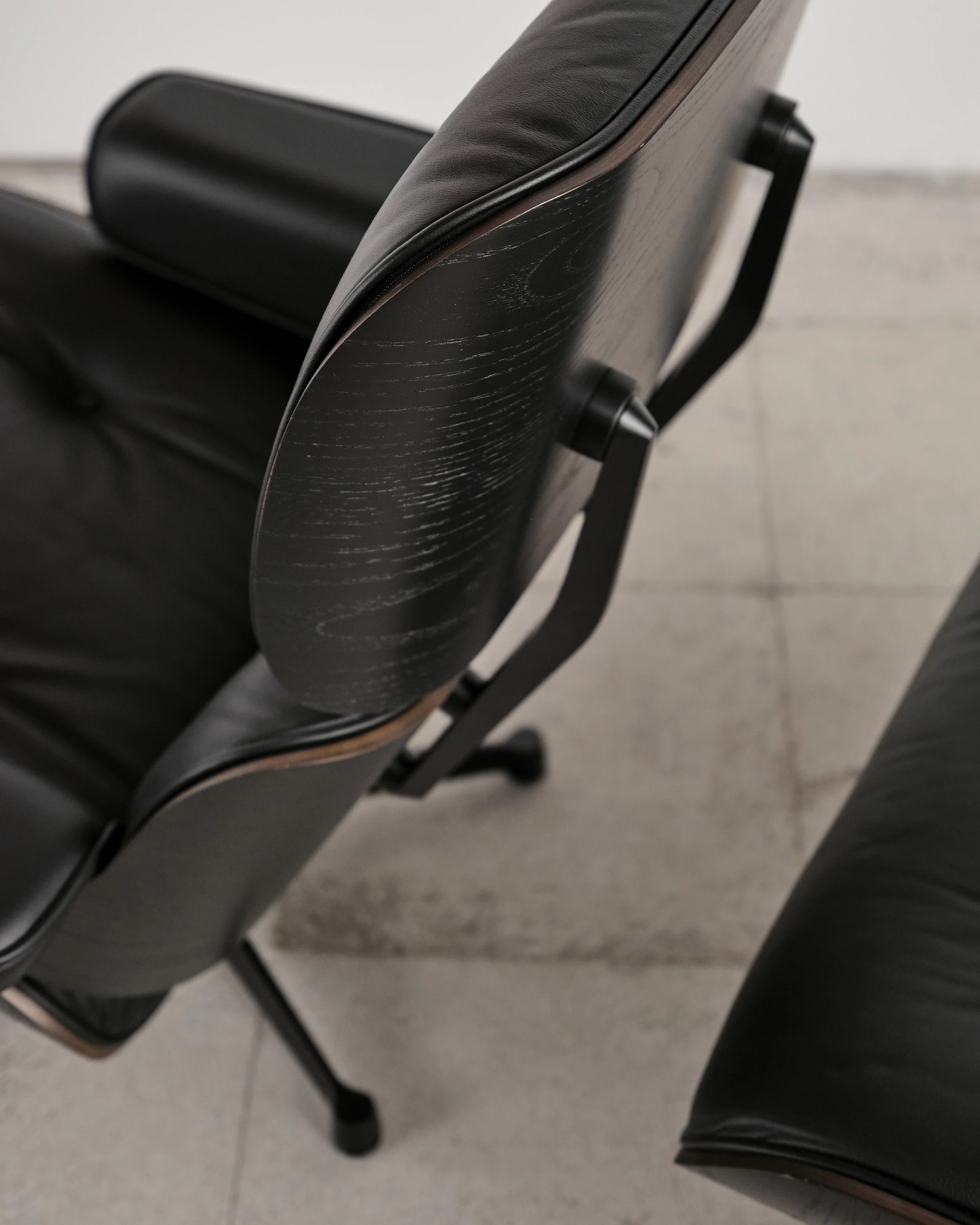 eames-lounge-chair-ottoman-schwarz-black-vitra-mid-century-modern-furniture-mucmodern-19.jpg